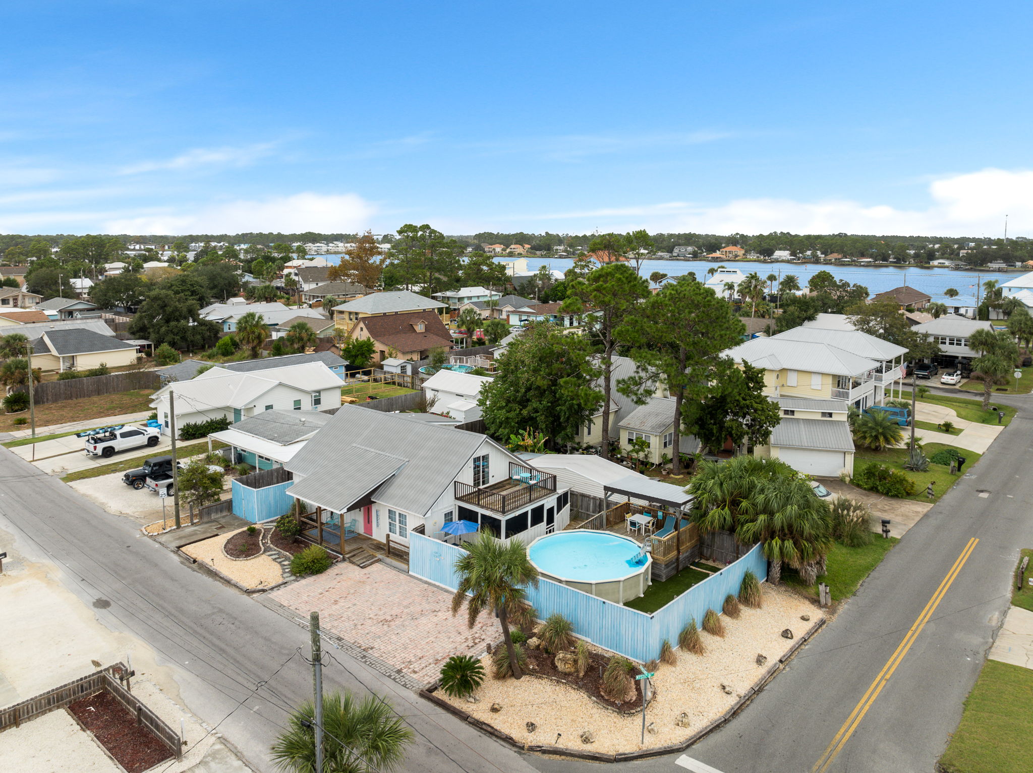 Aerial, street view, dual-water proximity