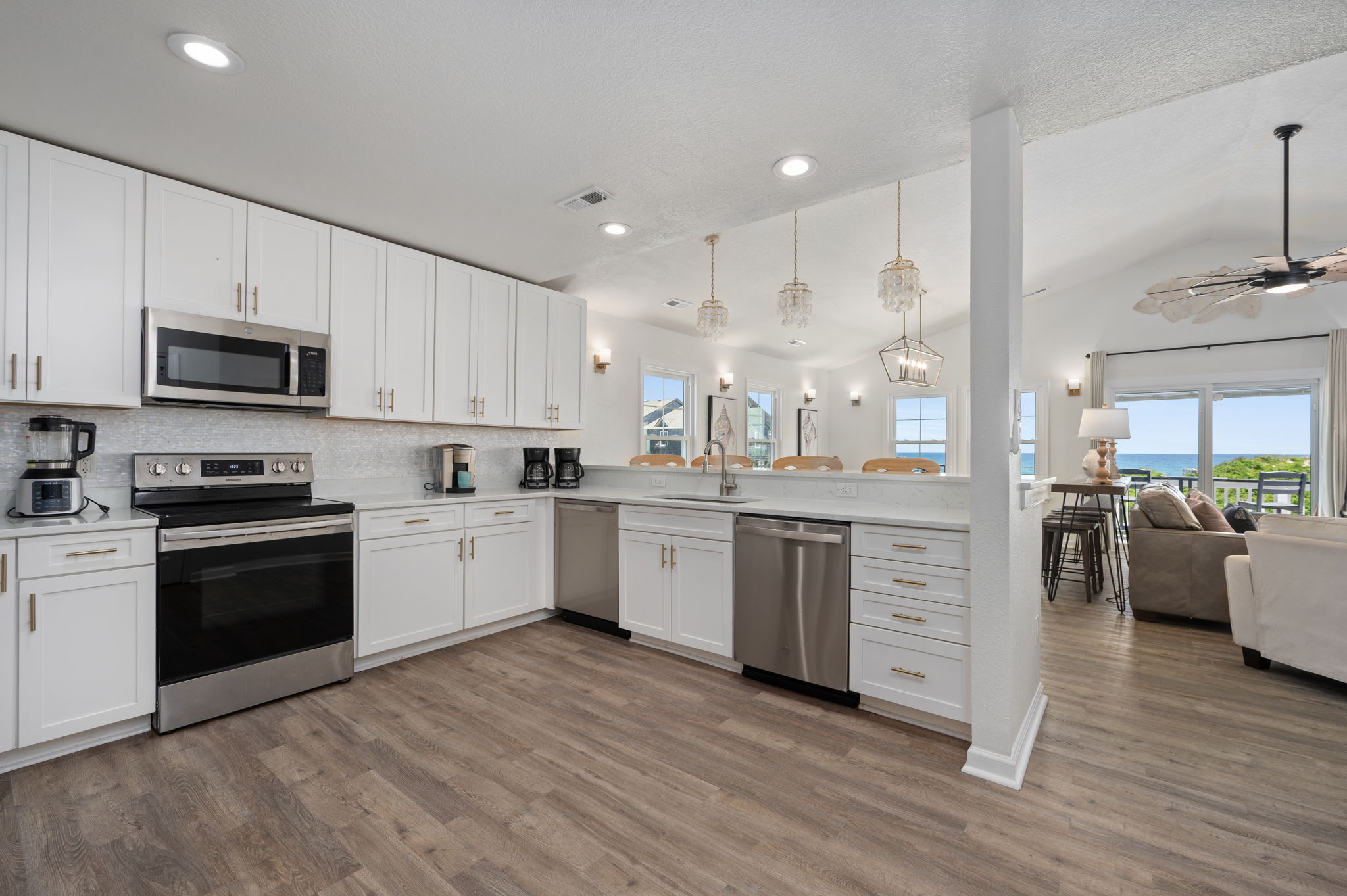 Coastline Haven — Gourmet Kitchen