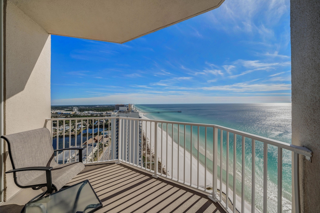 Wraparound Balcony with views all the way down Panama Beach 