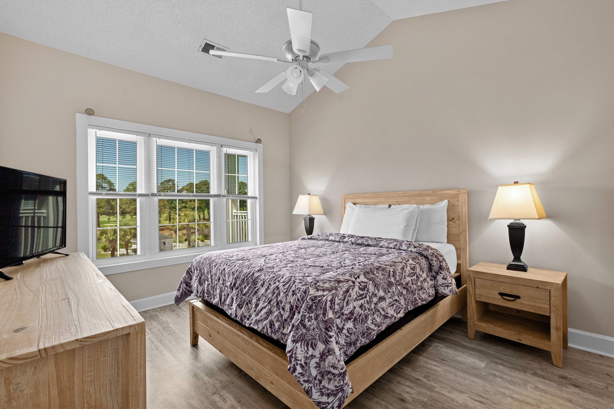 Queen Master Suite