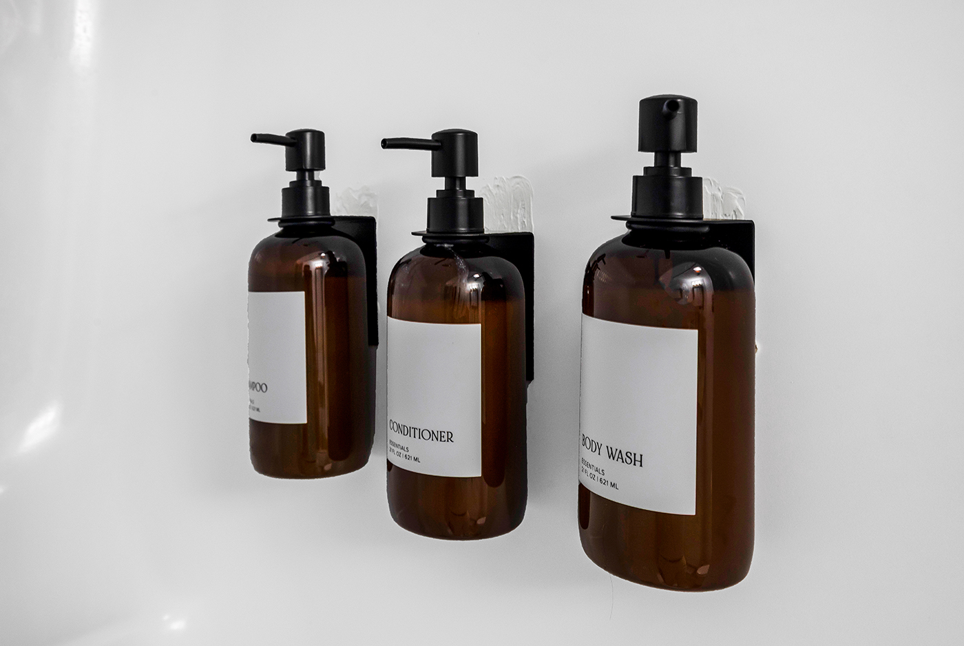 Body wash, shampoo, conditioner provided.