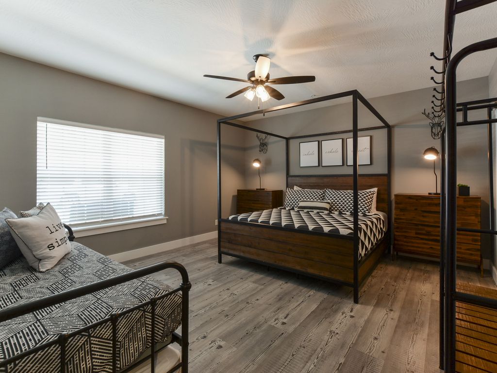 Includes day bed with trundle