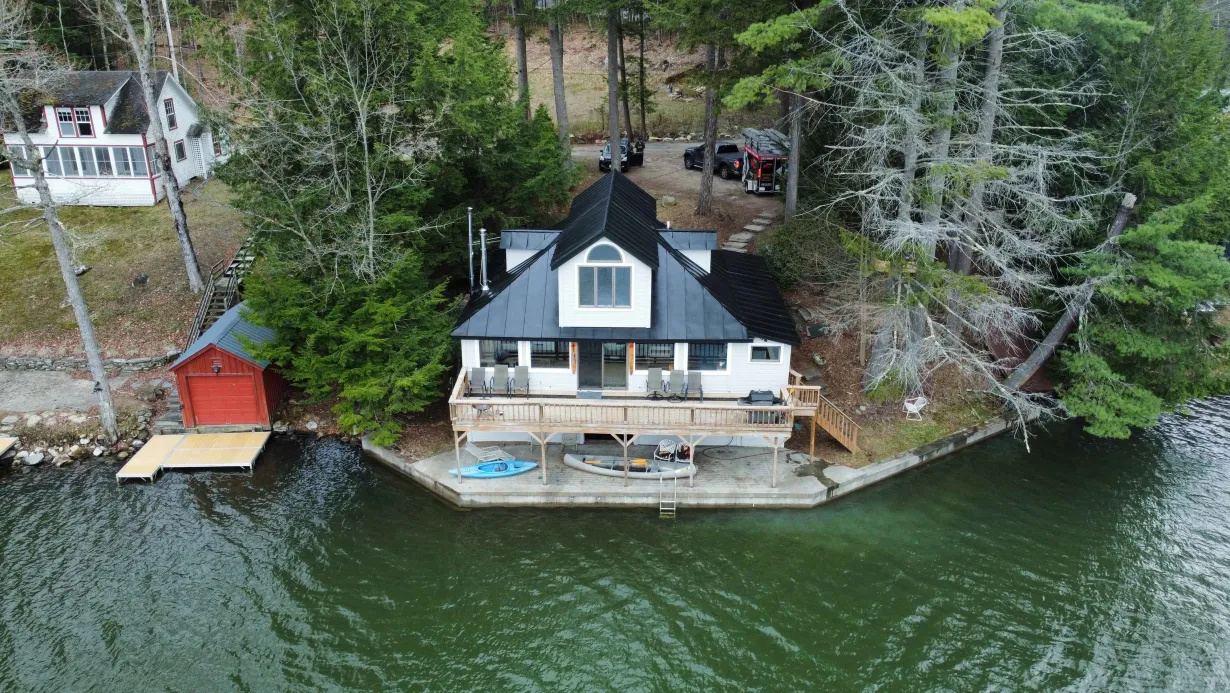 This beautiful cabin is located directly on the lake, enjoy wonderful views and great swimming everyday here!