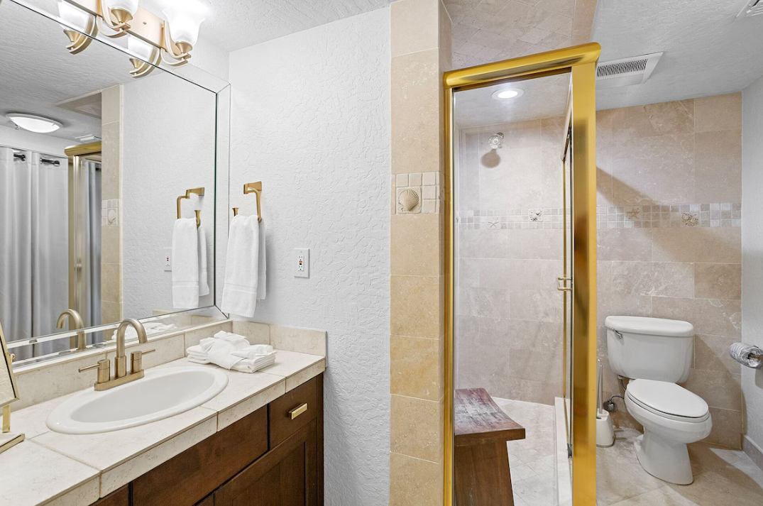 Guest Bedroom 1: KING BED, Smart TV, Private Bathroom with Remodeled Walk In Shower (sleeps 2)- NEW PHOTOS COMING SOON!