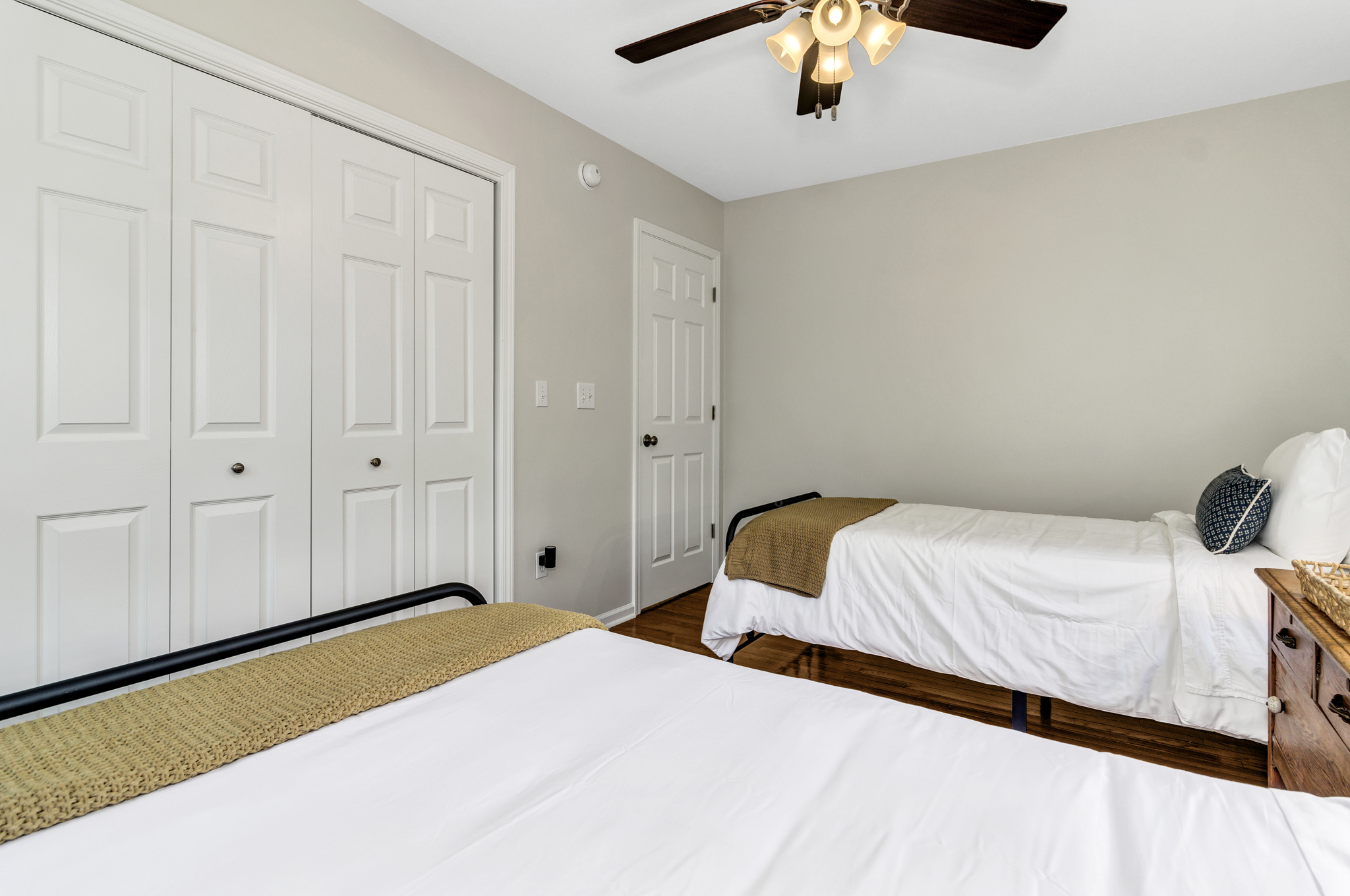 Fourth Bedroom - Two Twin Beds - Large Closet