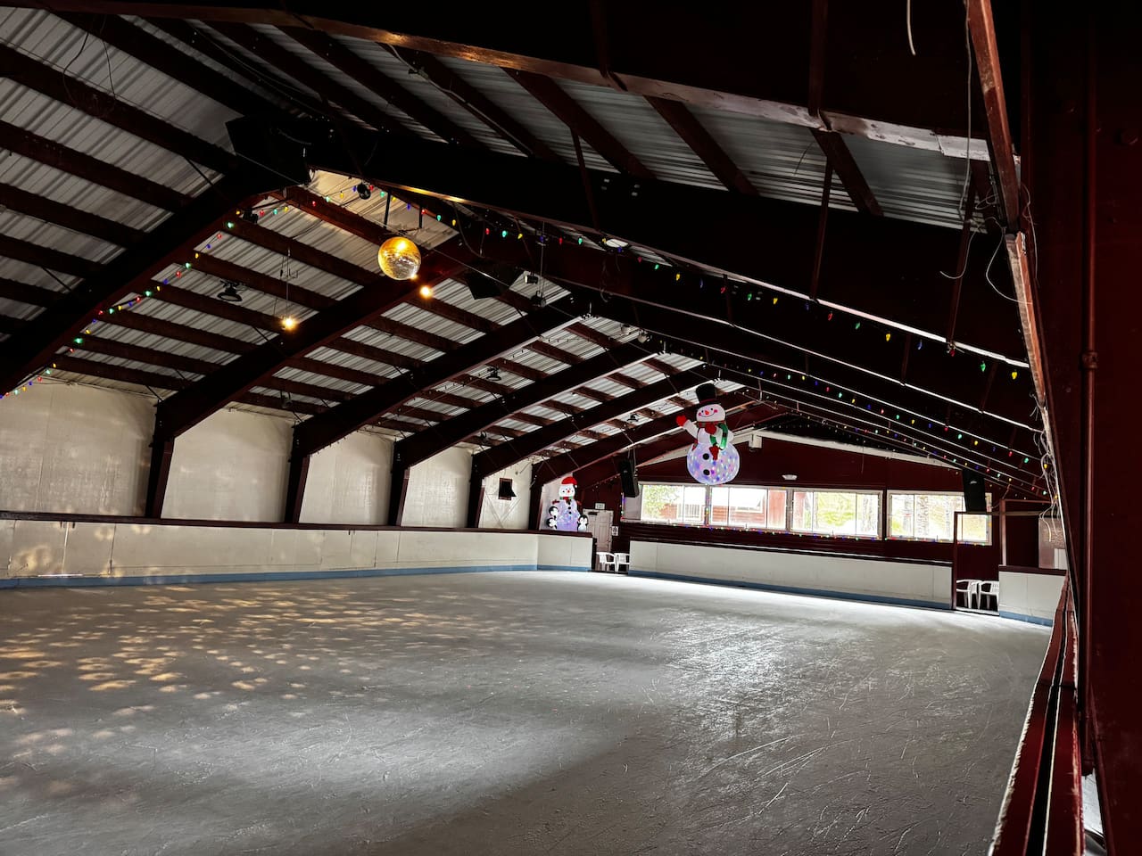 The Long Barn Lodge offers seasonal ice skating, and it is less than 5 minutes from our front door on foot. 
