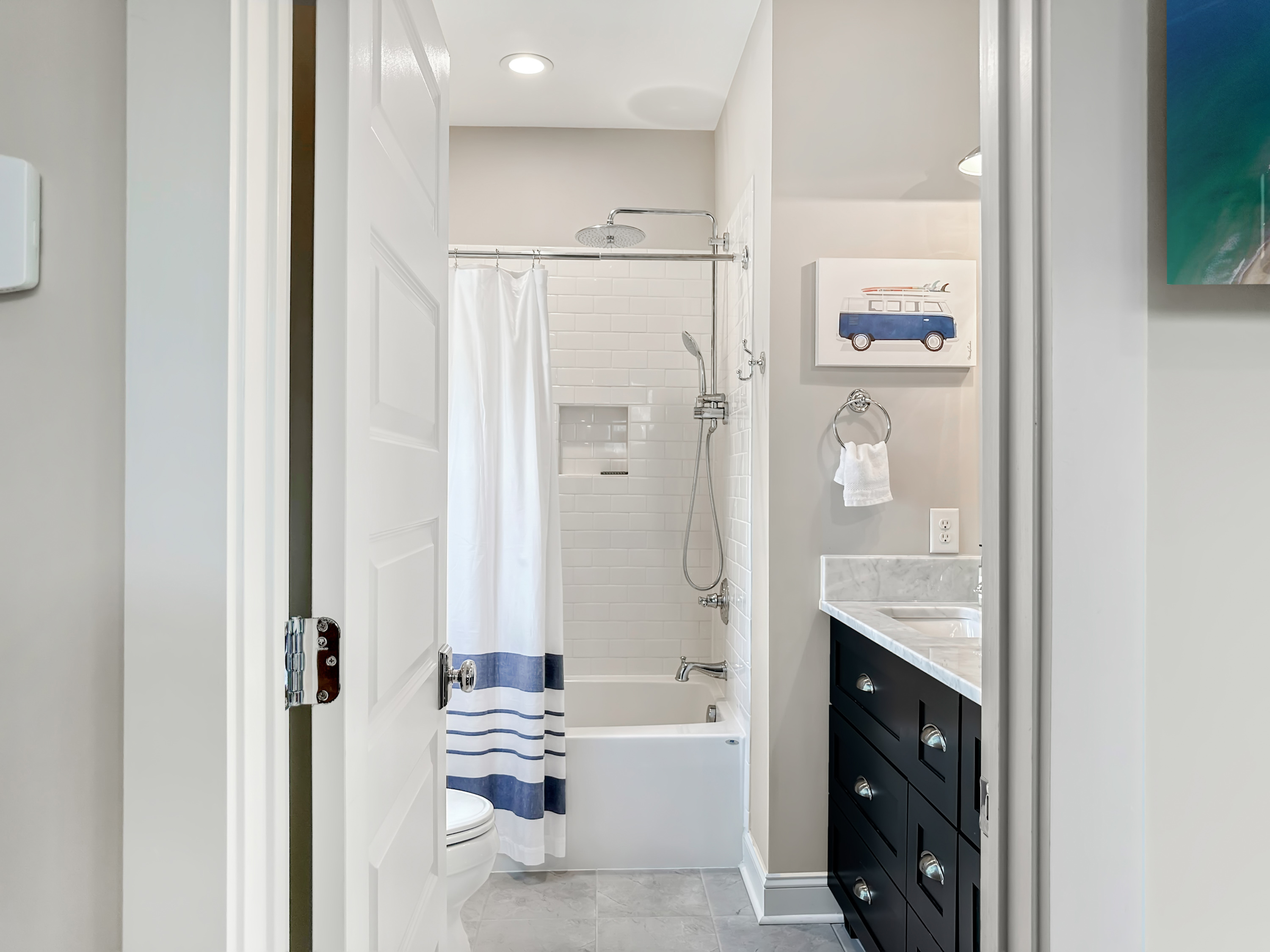 ...with double sinks and a tub/shower combo!