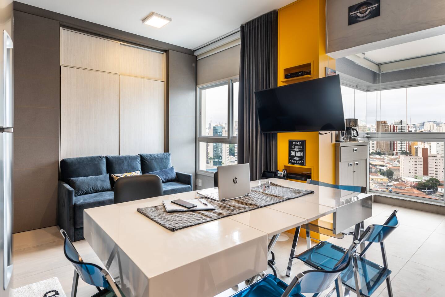 Lugar ideal para reunioes de Home Office. Atencao fornecemos 3 cadeiras 