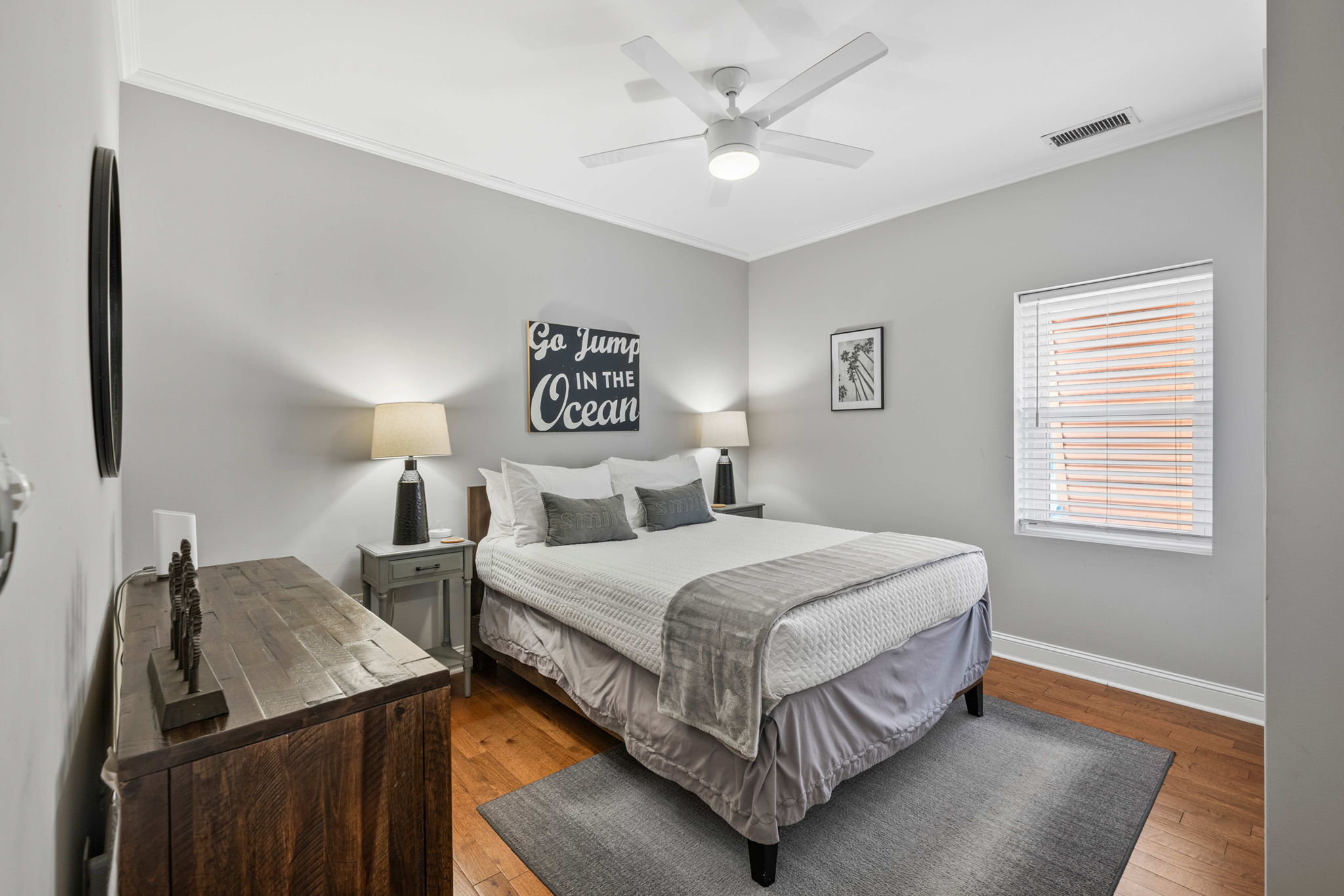 Bedroom 3: Queen bed, share jack n jill bathroom  | Morning Sunrise | 302 Oceanview | 1116 Ocean Blvd, Isle of Palms, SC | IOP Escapes