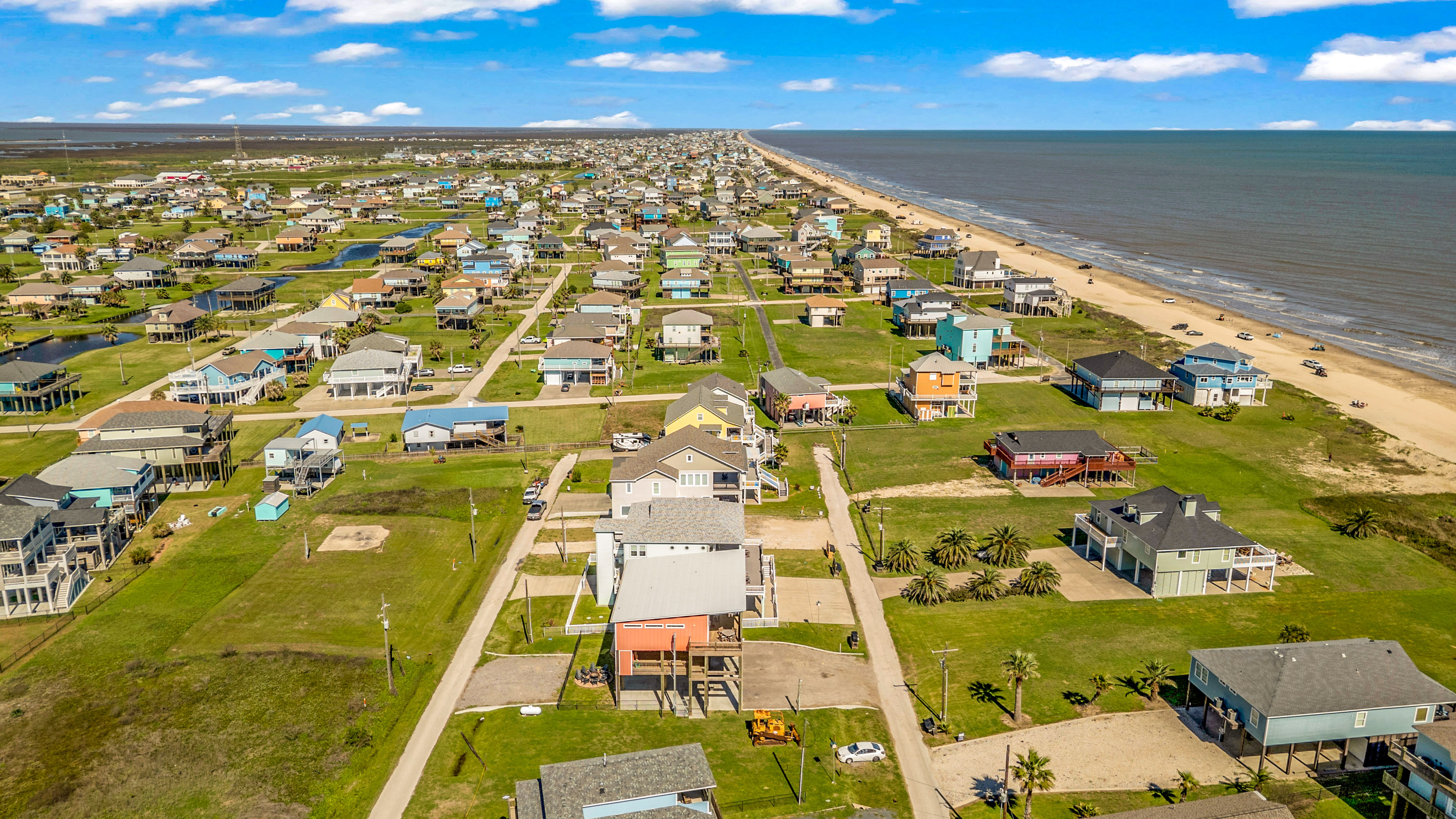 Costa Cristal Exterior: Spacious beach home with inviting outdoor areas where you can enjoy both sunny afternoons and peaceful evenings.