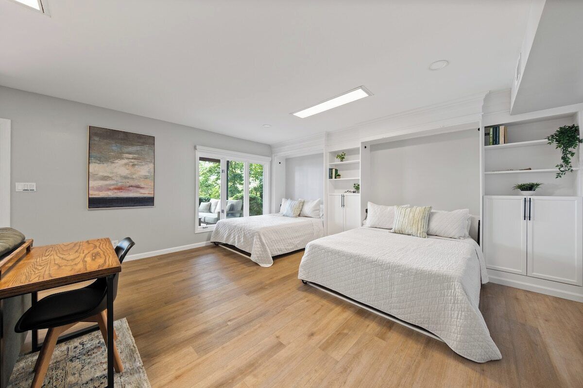 Bedroom 4, 2 Queen Beds