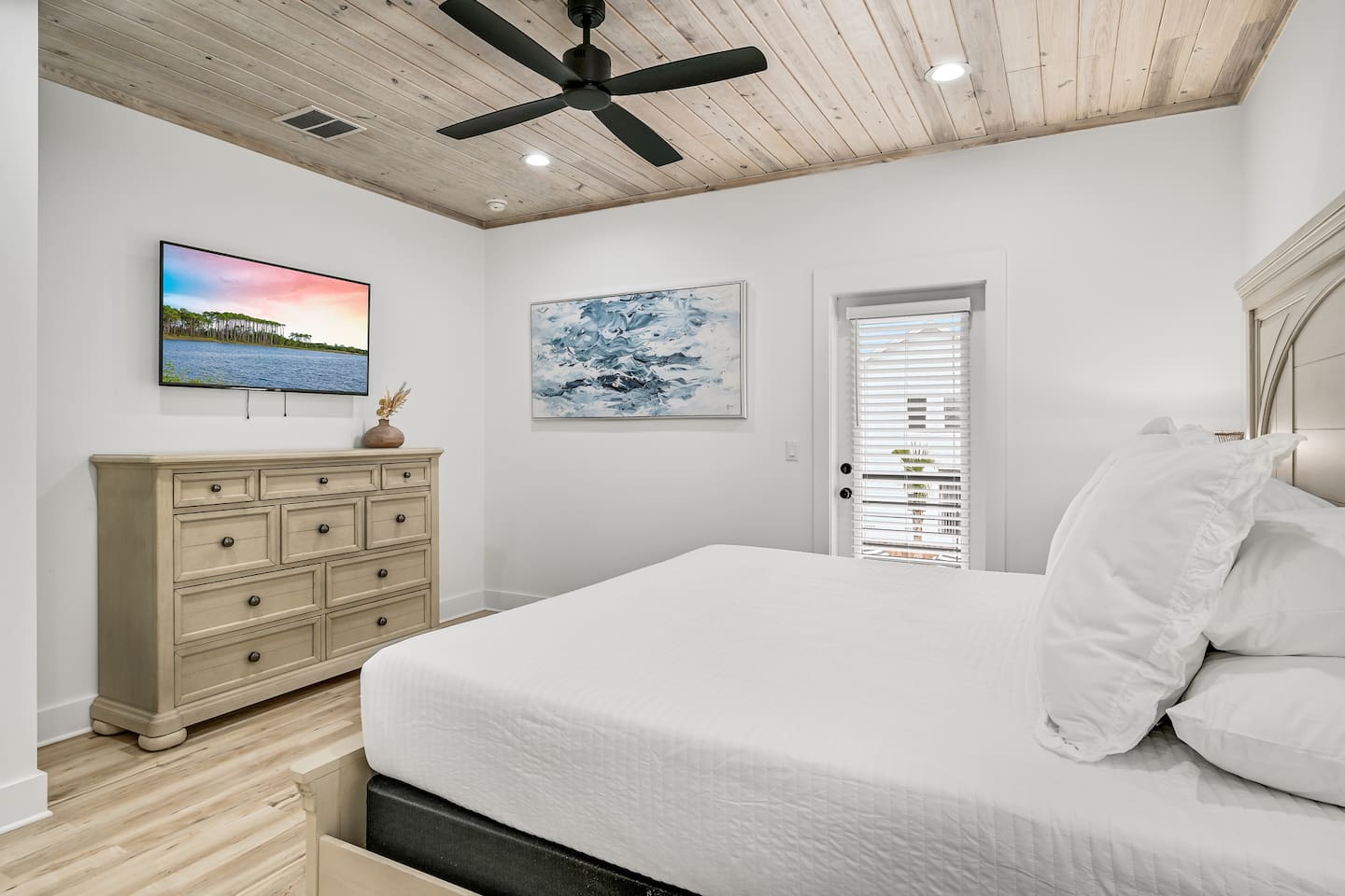 King Suite # 5 (second floor)