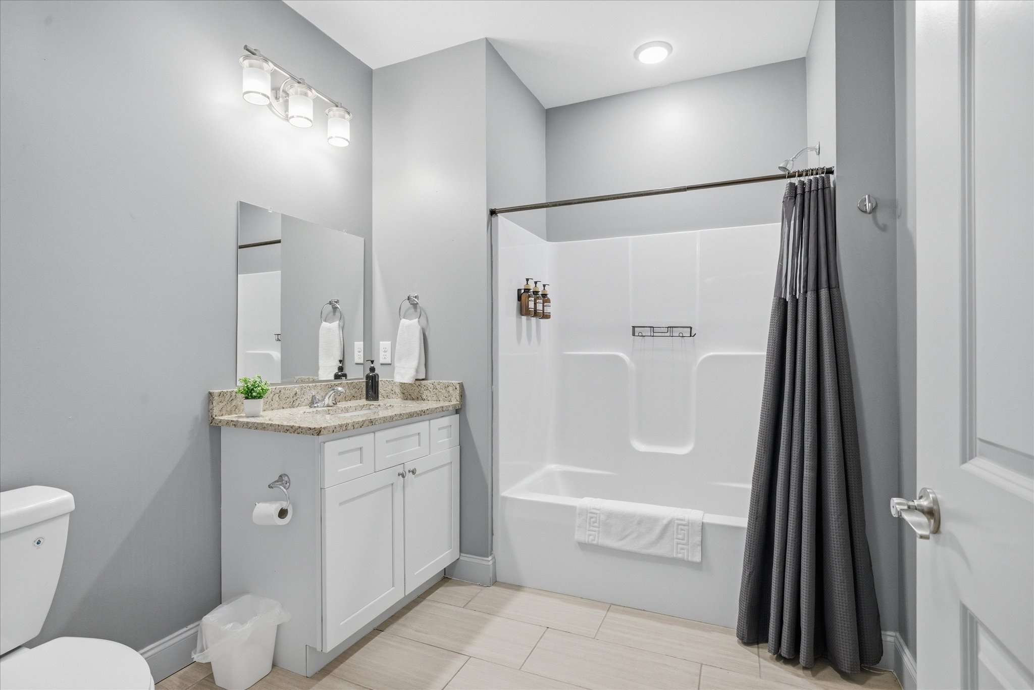Open and well-designed, this guest bath gives you room to move and reset without feeling tight. Clean, spacious, and easy to use—it’s built to keep things comfortable for everyone.