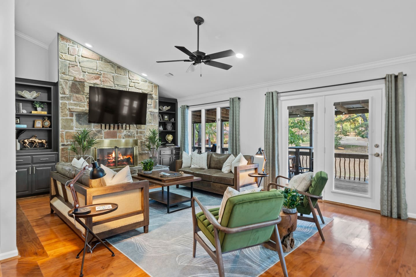 Relax in this Spacious, Beautiful Living Room after a Day out on the on the Water!