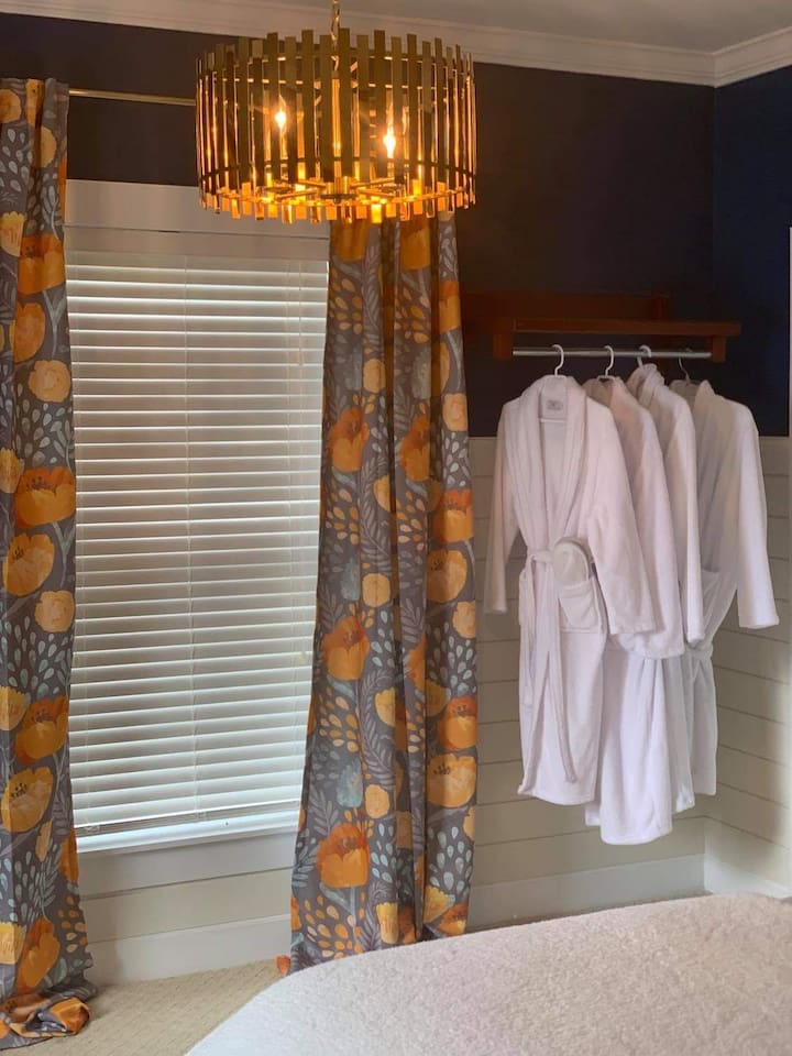 2 Queen Bedroom