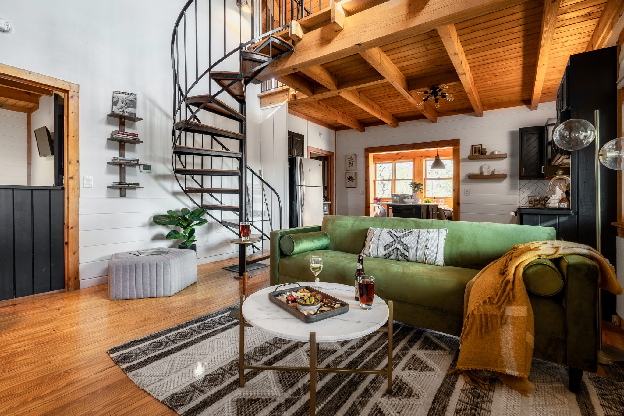 Step in and make yourself at home - away from home! in this cozy and peaceful mountain cabin amongst the Smokey Mountain.