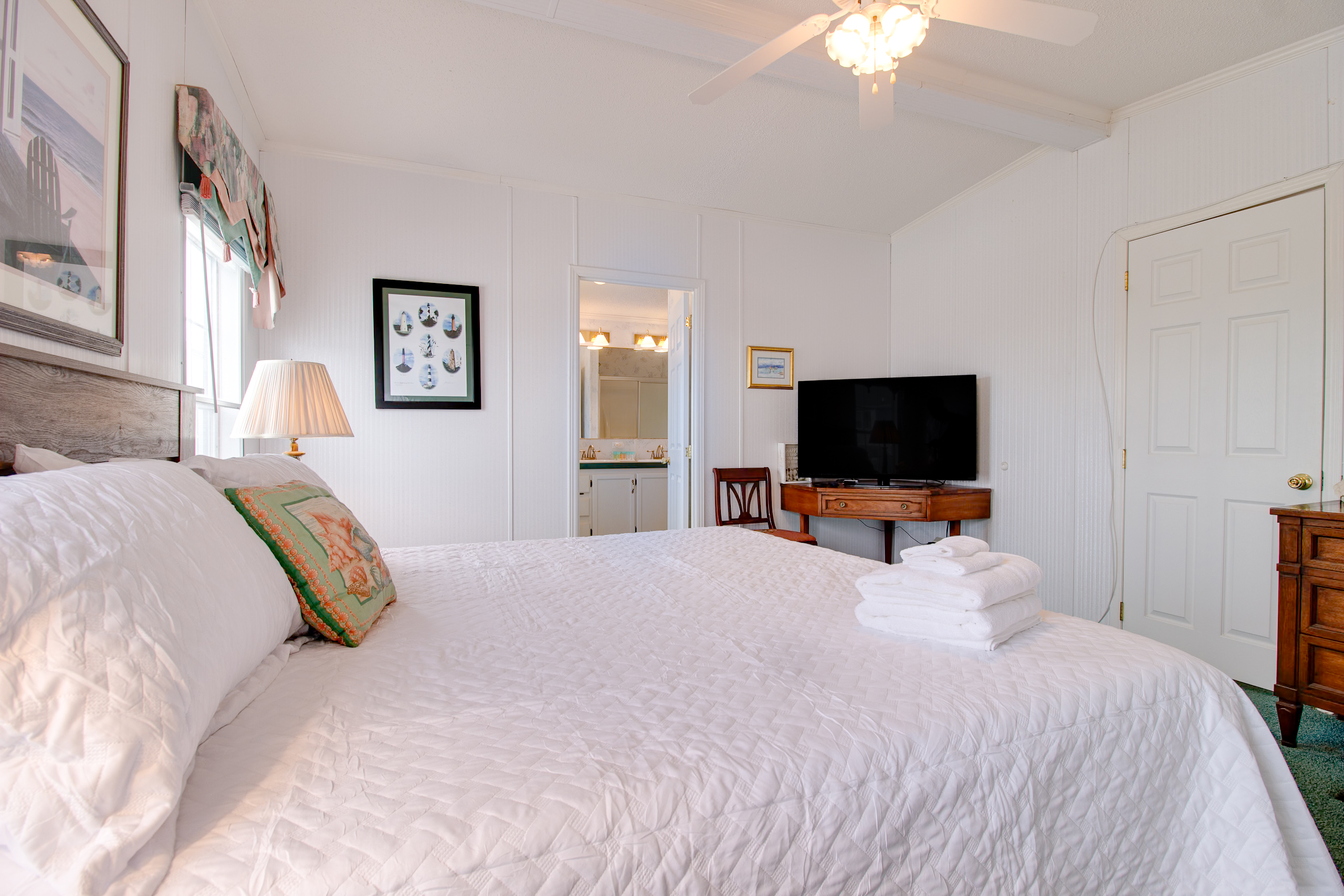 Bedroom 1: Master with Ensuite Bathroom