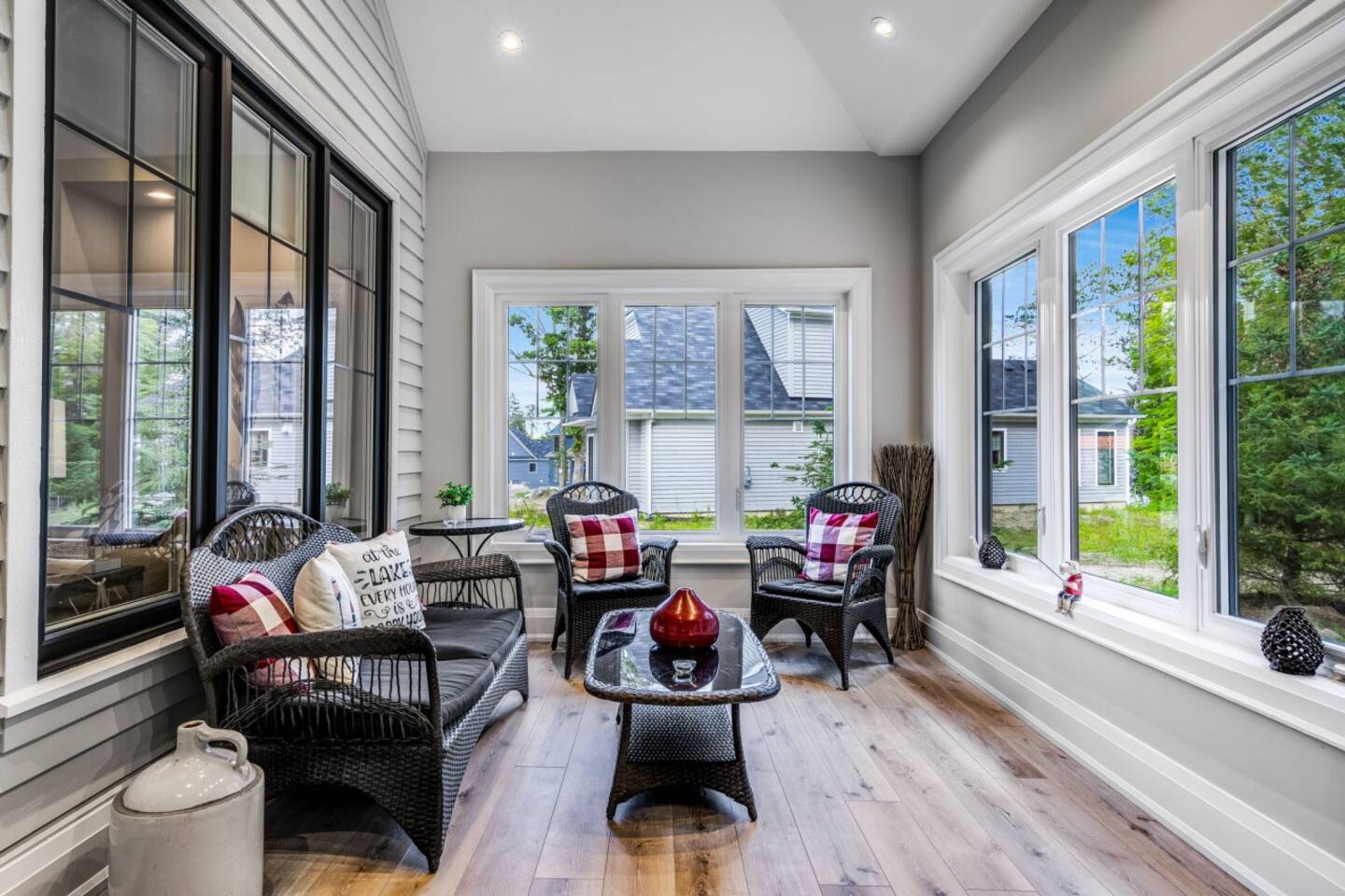 A sunlit Muskoka room made for morning coffee and quiet afternoons.