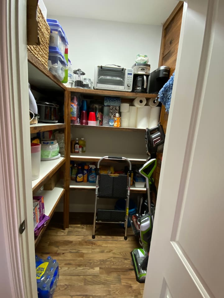 Large pantry as well as other cleaning supplies should you need them.