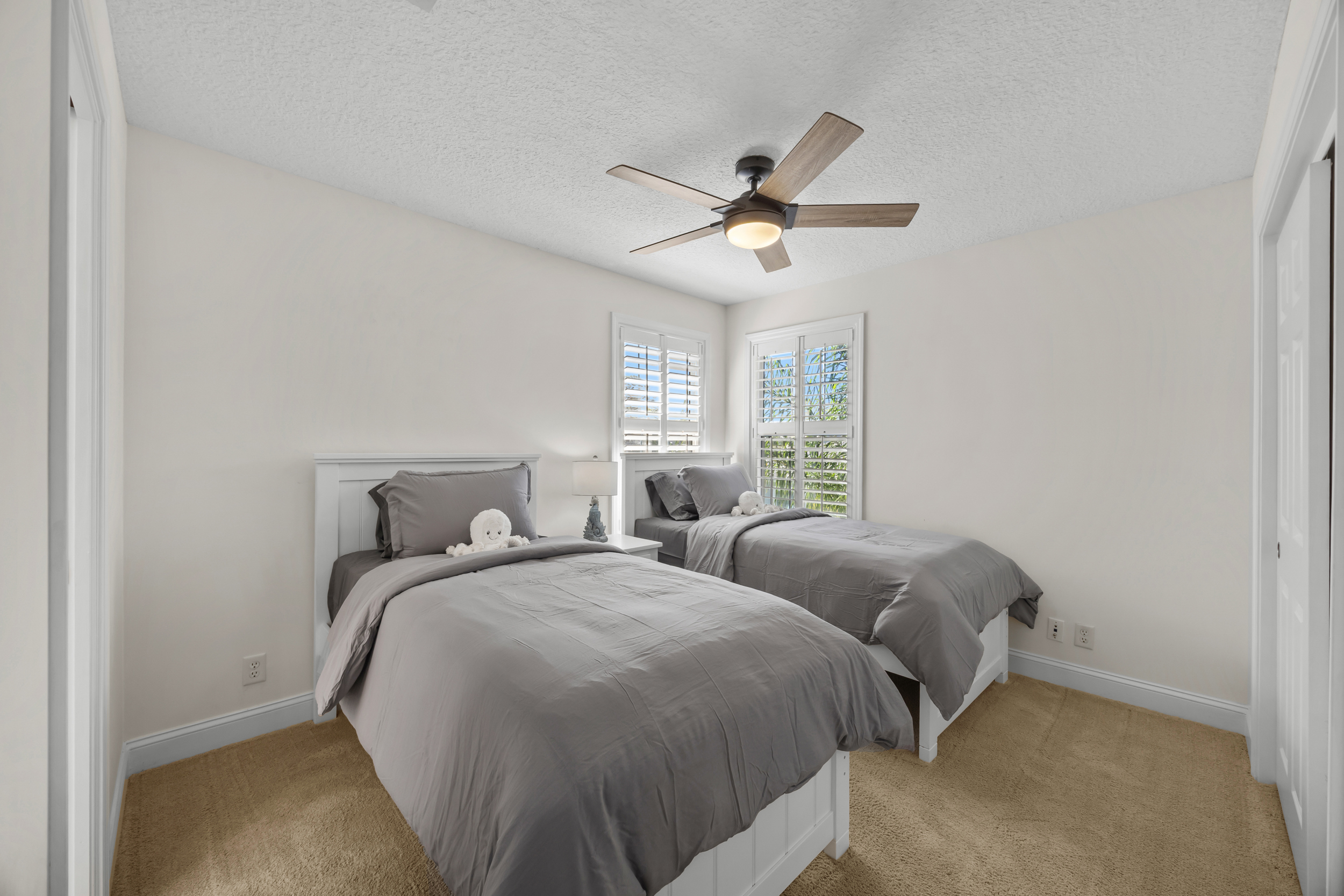 Bedroom with Two Singles