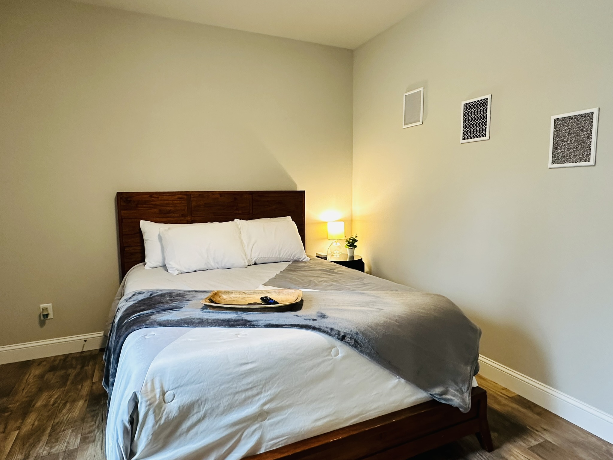 Queen Bed with comforter, an extra blanket, and four hypoallergenic pillows.