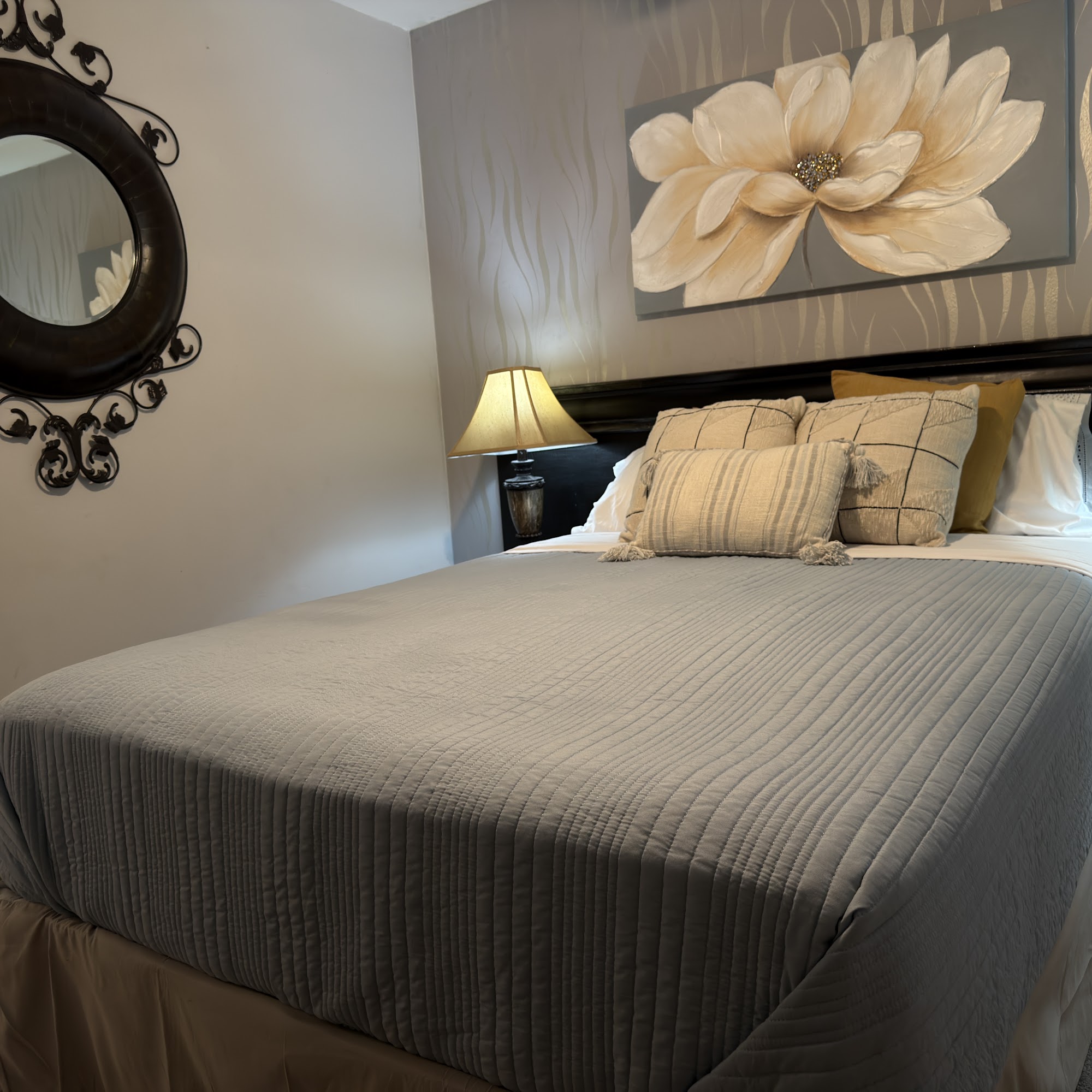 Bedroom 3: queen bed and reading lamps