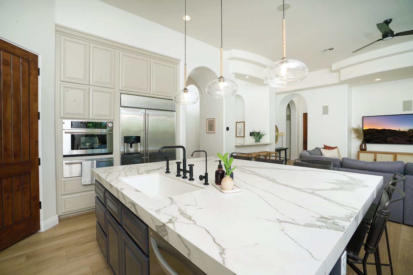 So much room to entertain and enjoy company in the kitchen / family room.