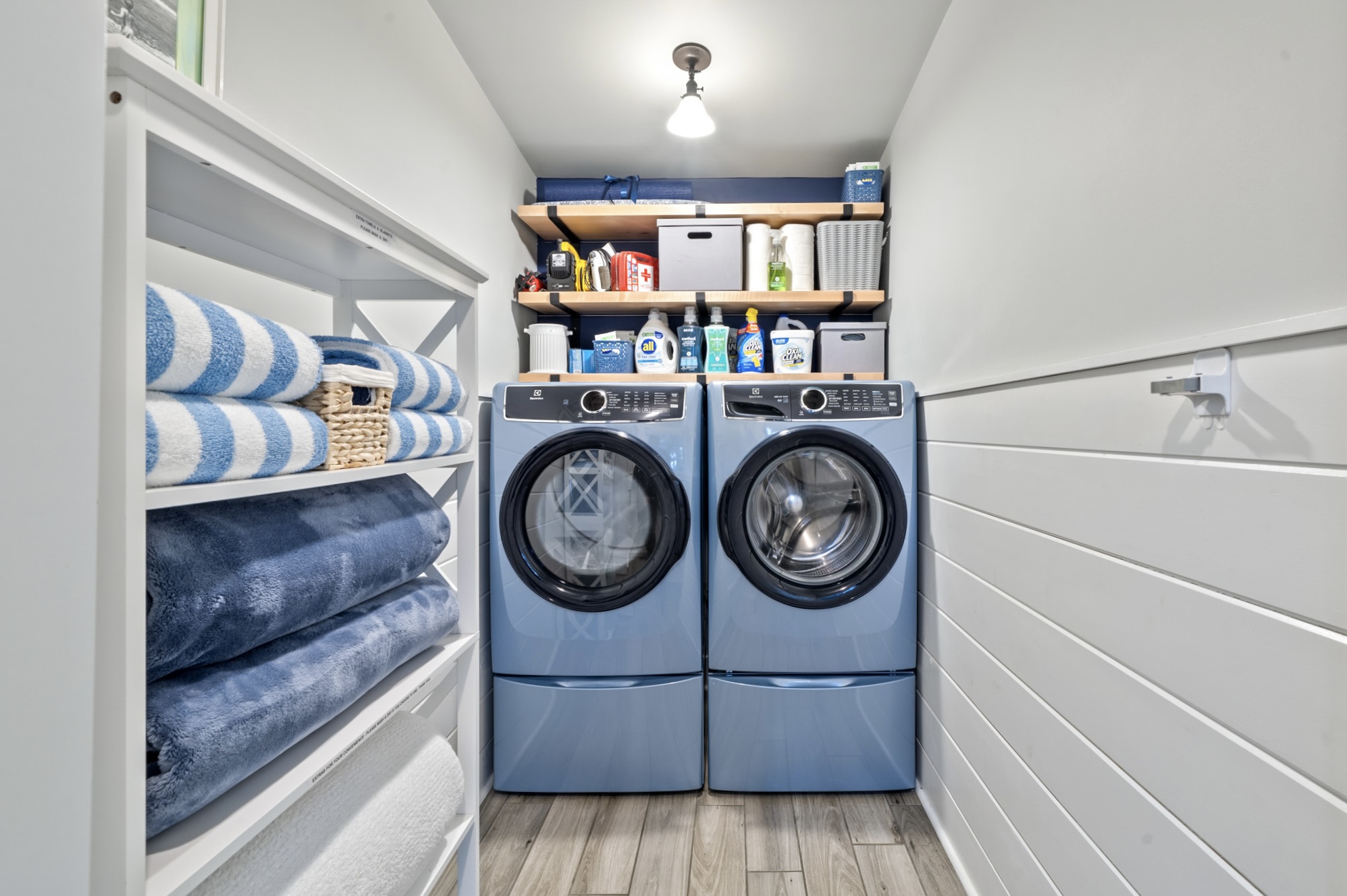 LAUNDRY ROOM - ELECTROLUX WASHER & DRYER