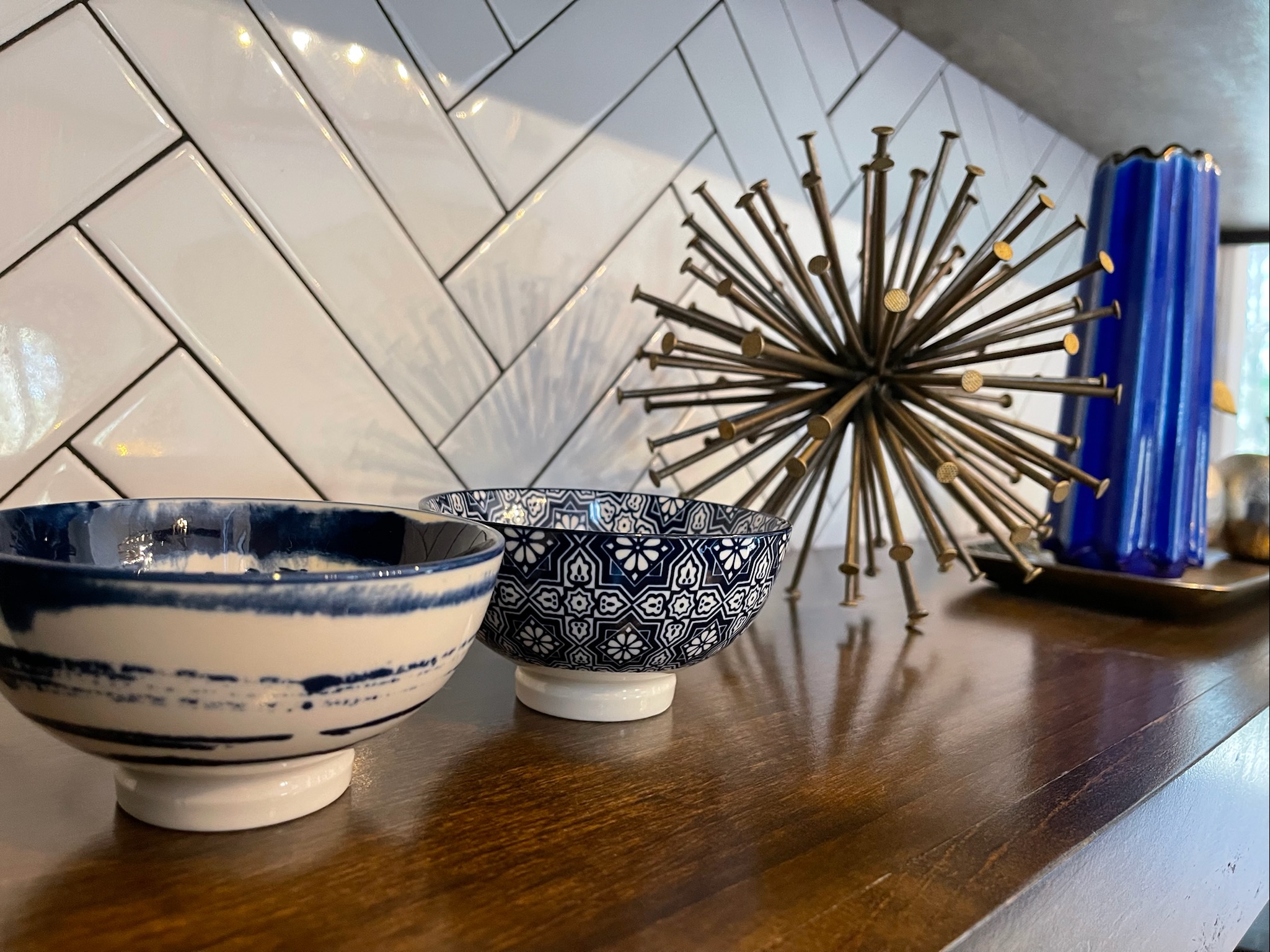 Beautiful and artsy decor even in the kitchen. The trendy styles just don't end here!