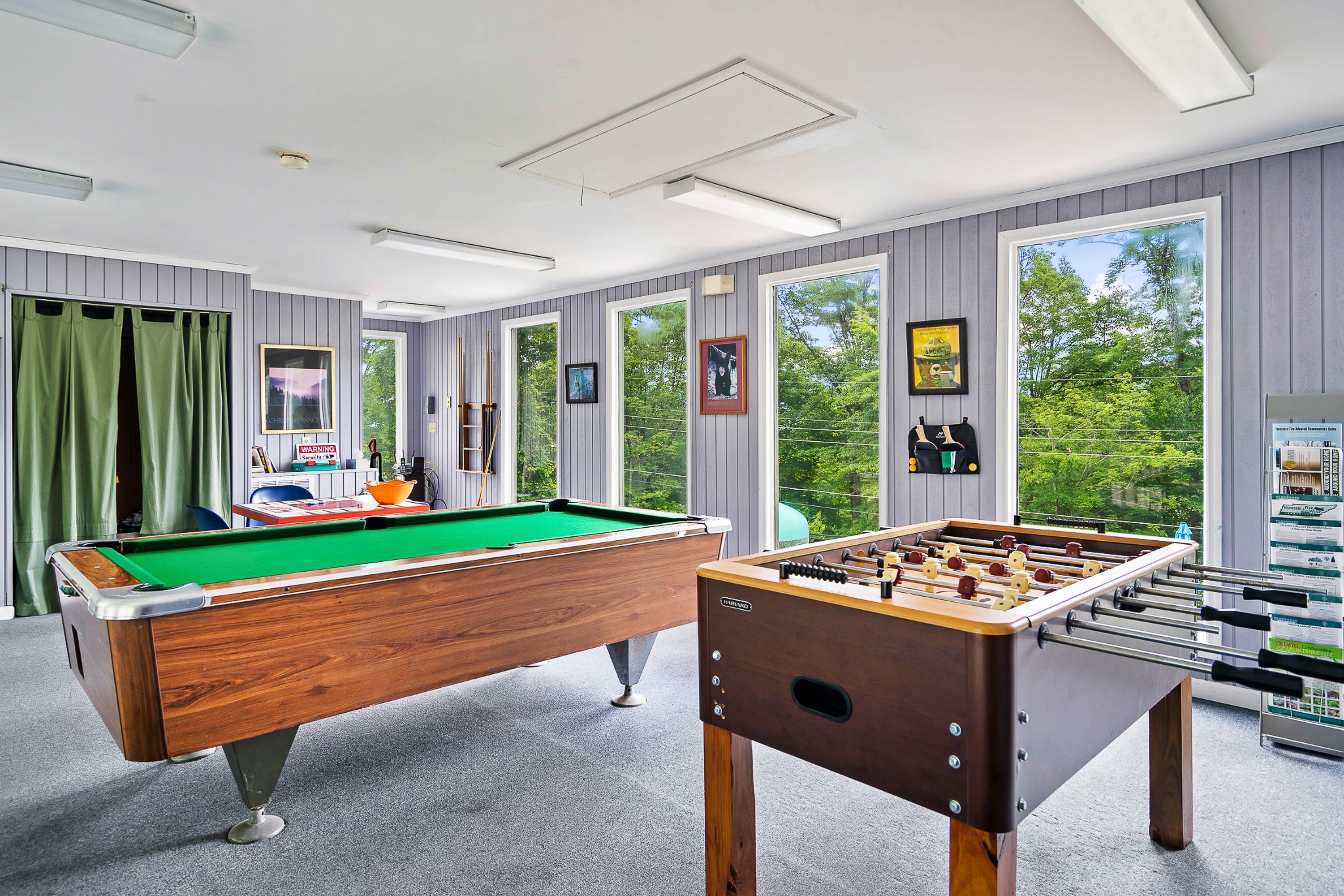 Clubhouse next to pool w/ gameroom