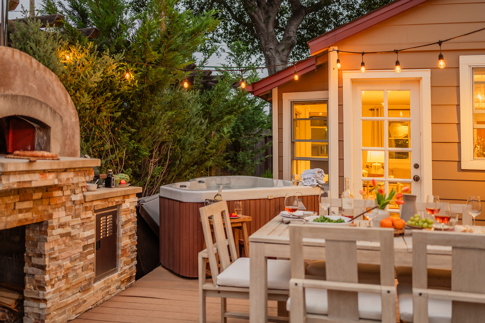 Al fresco dining for 6