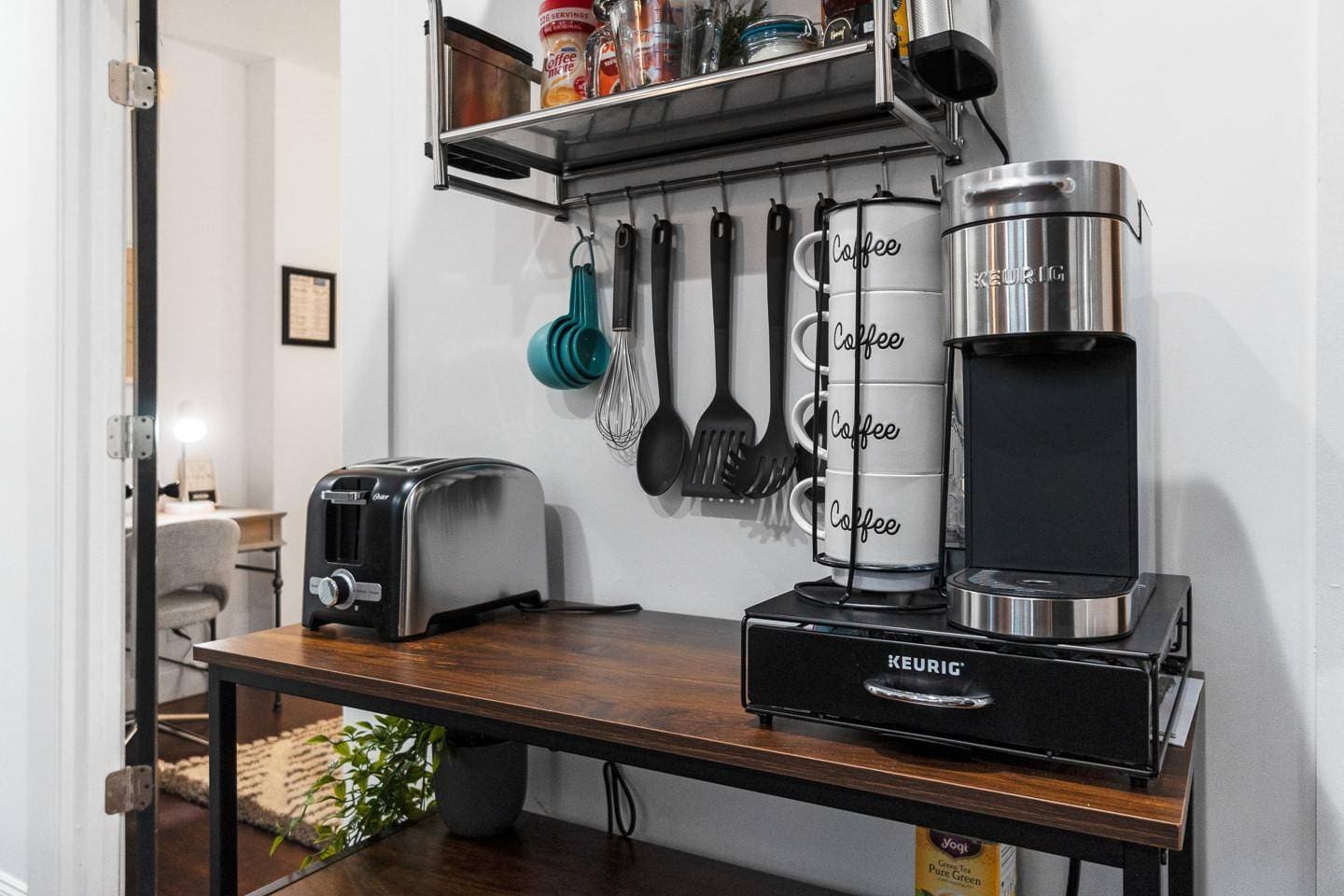 Start your mornings in style with our cozy breakfast nook, complete with a coffee bar for your perfect cup of coffee and a toaster for your favorite breakfast treats. A relaxing space to enjoy your morning routine before heading out to explore!