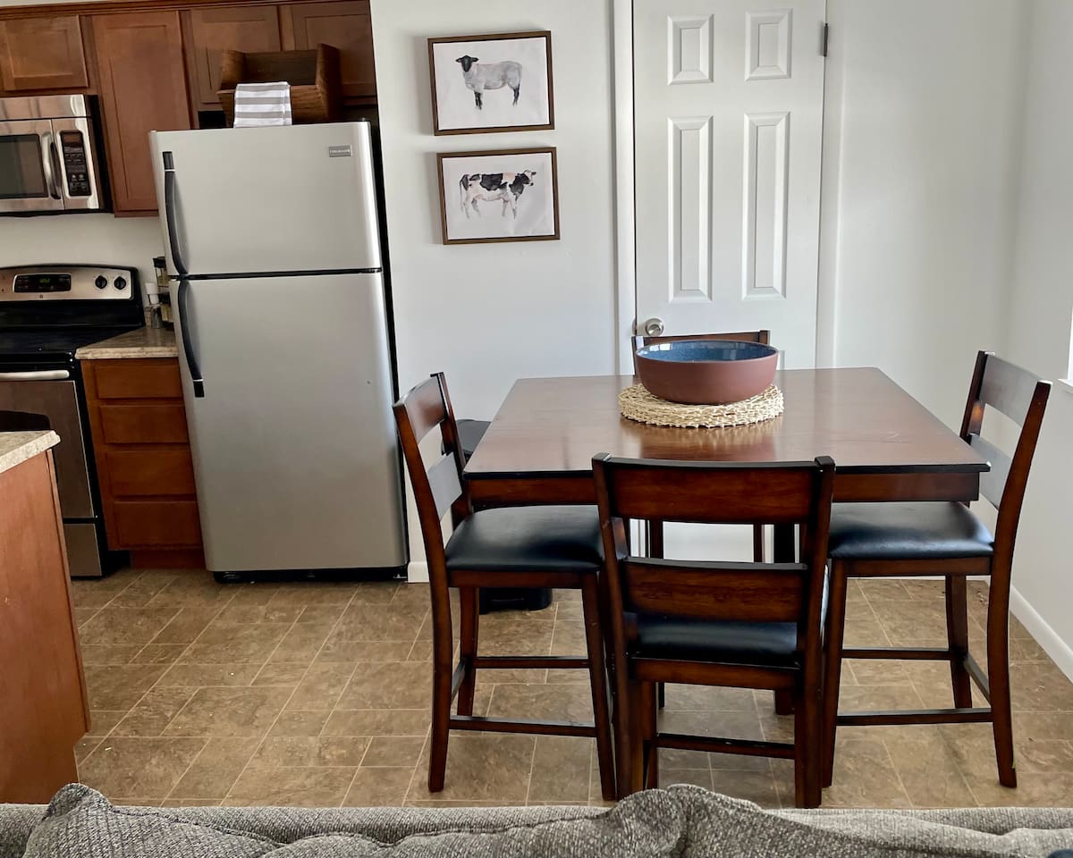 Seating for 4