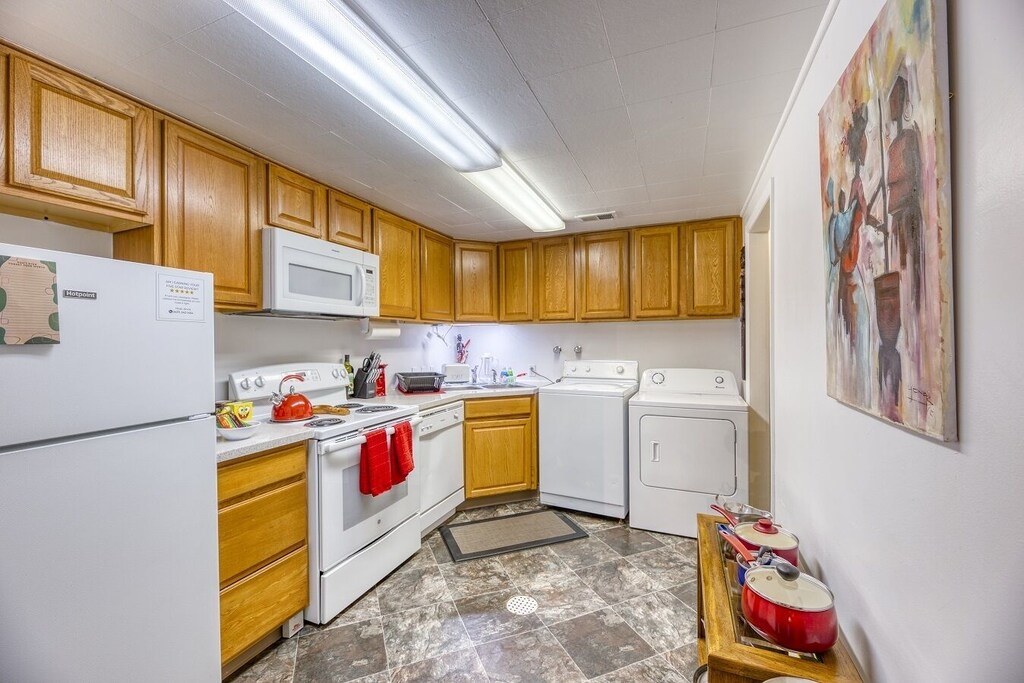 Full Kitchen with all the appliances, pots, pans, and starter supplies you will need for your stay.