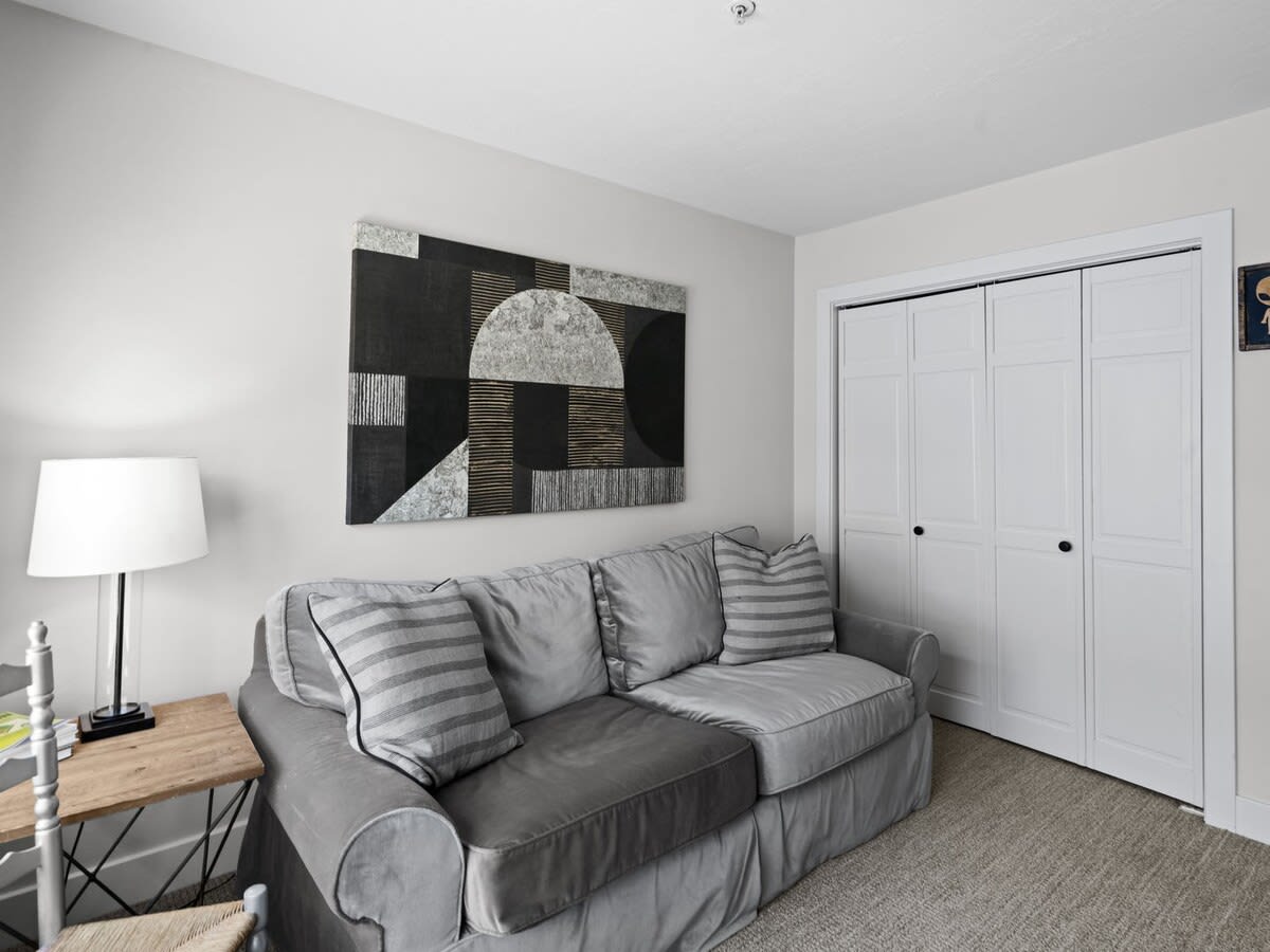 3rd Floor Bedroom/Office