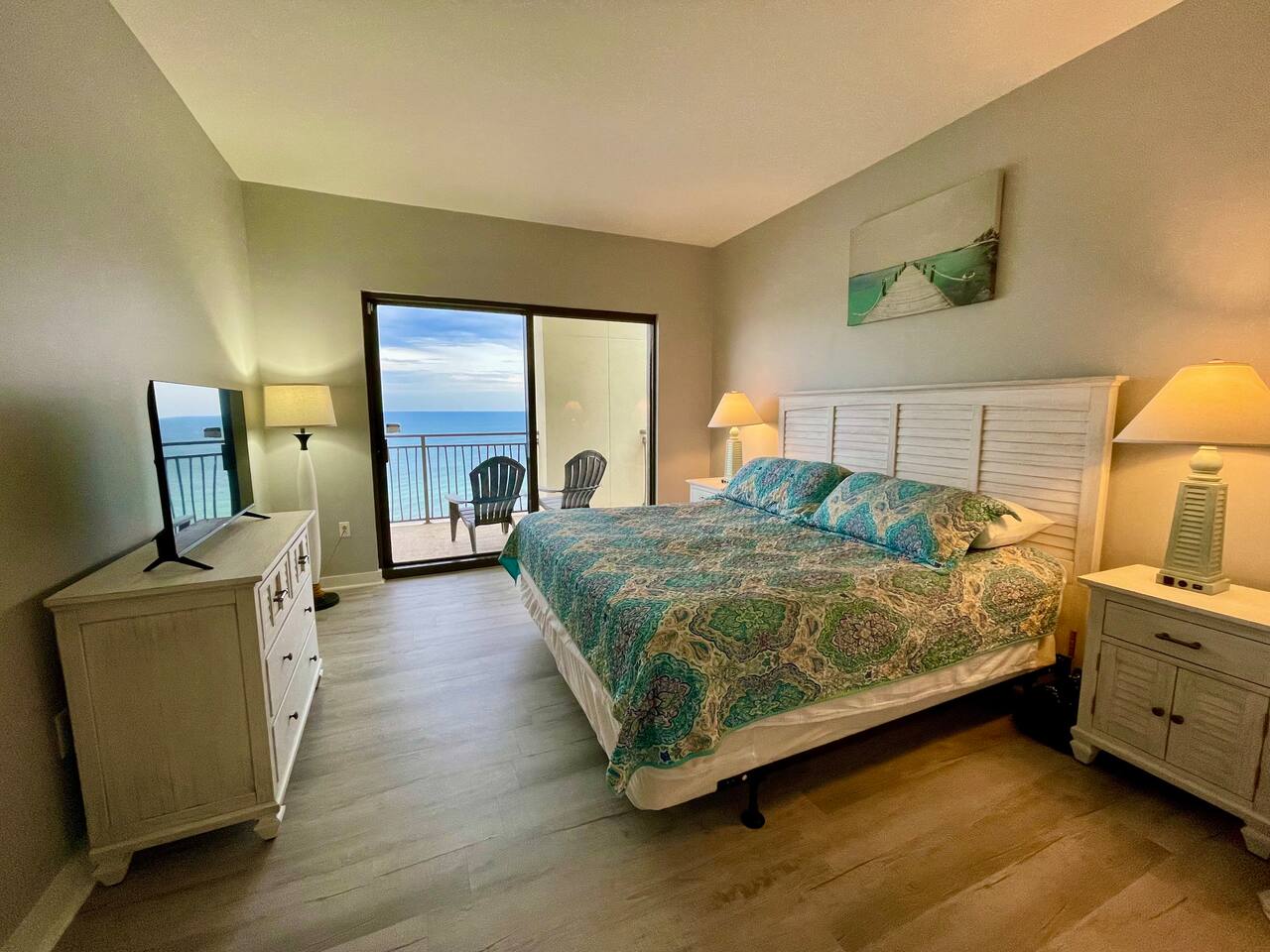 Middle bedroom king bed