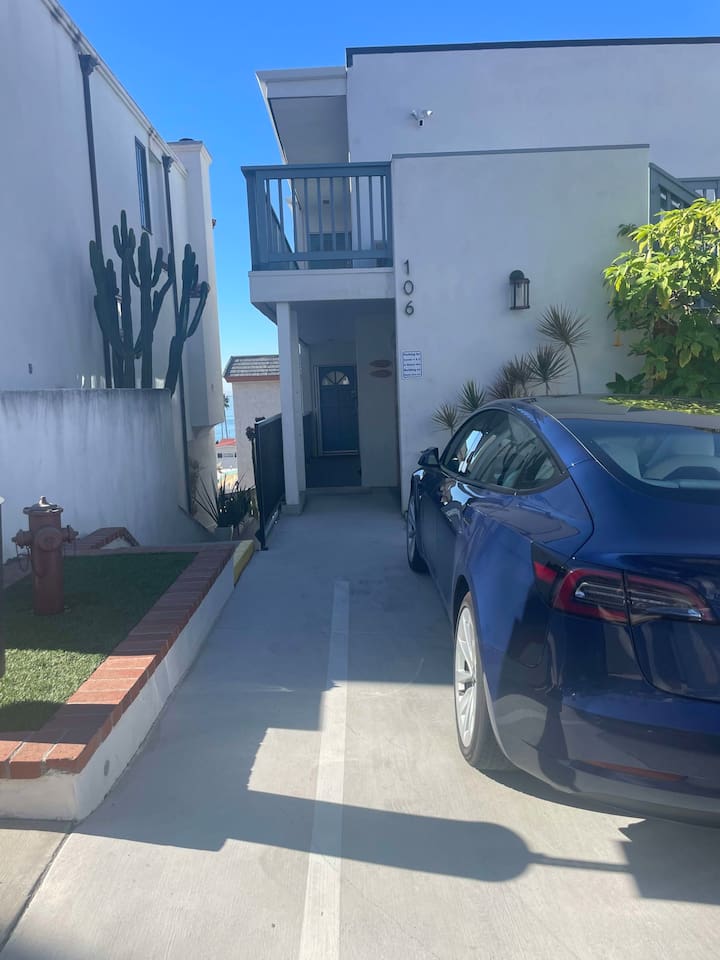 Here is a photo of the path from the parking to the condo