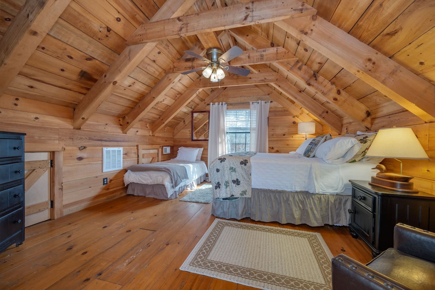Upstairs Bedroom 1 - with King and Twin