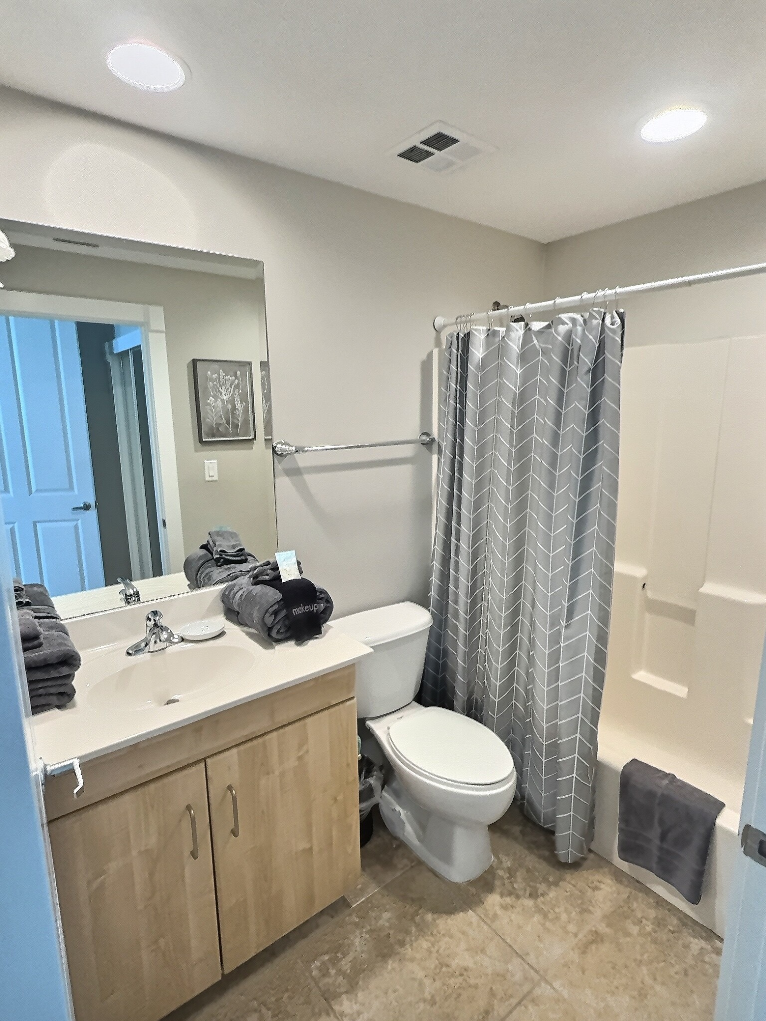 King Guest Bath