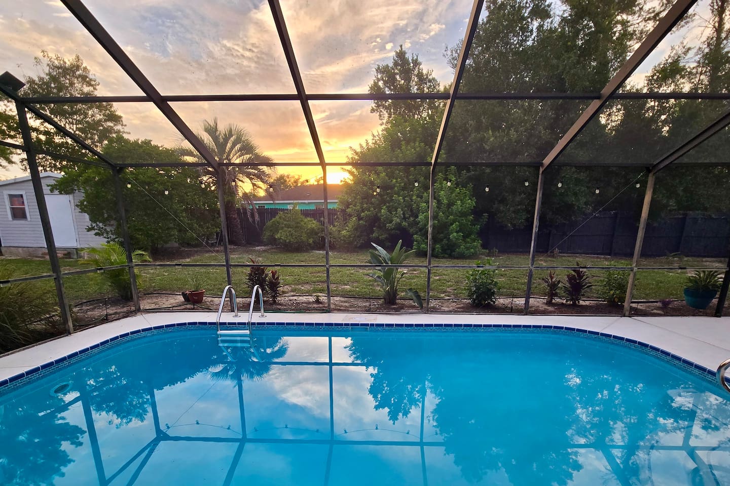 Watch a beautiful sunset from the pool or the patio.
#SpringHillAirbnb #FloridaVibes #OutdoorVibes #pool