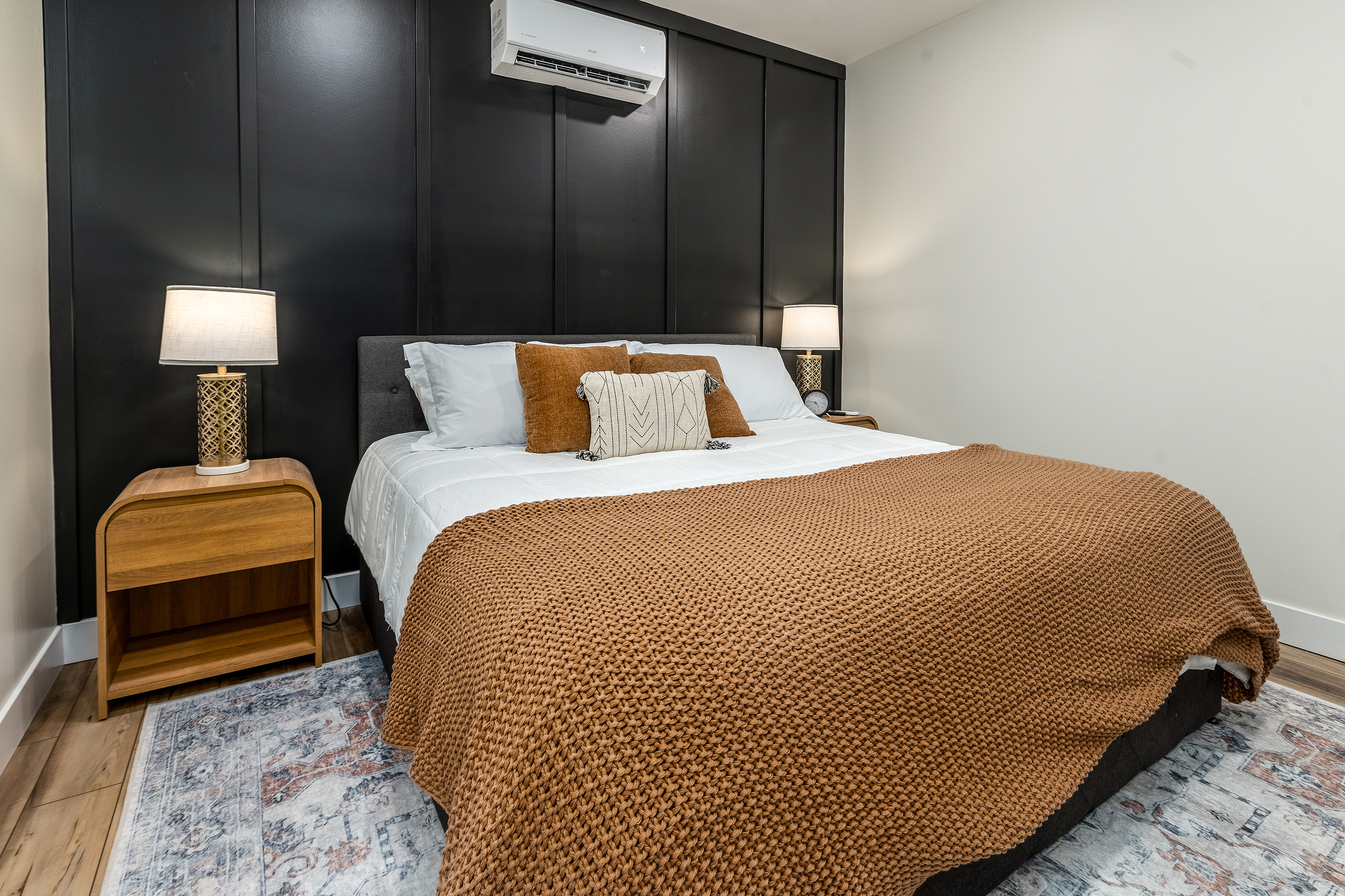 King Bed w/own heating/cooling