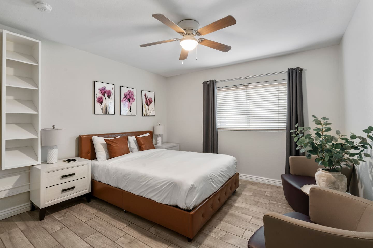 Bedroom 2, downstairs, queen