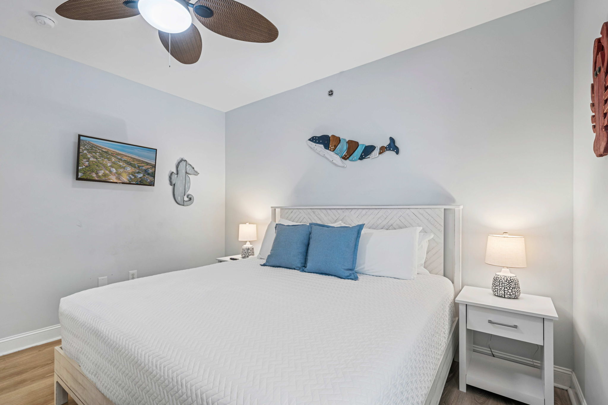 Bedroom 2: King bed, shares jack n jill bath | Sea Gull | 201 Oceanview | 1116 Ocean Blvd, Isle of Palms, SC | IOP Escapes