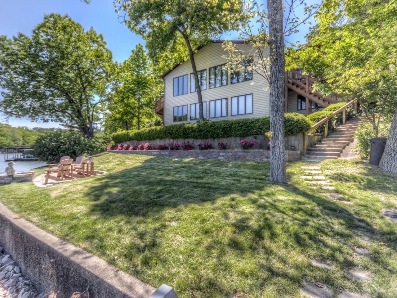 Park like setting, lakeside fire pit, > 300 Feet Shorline