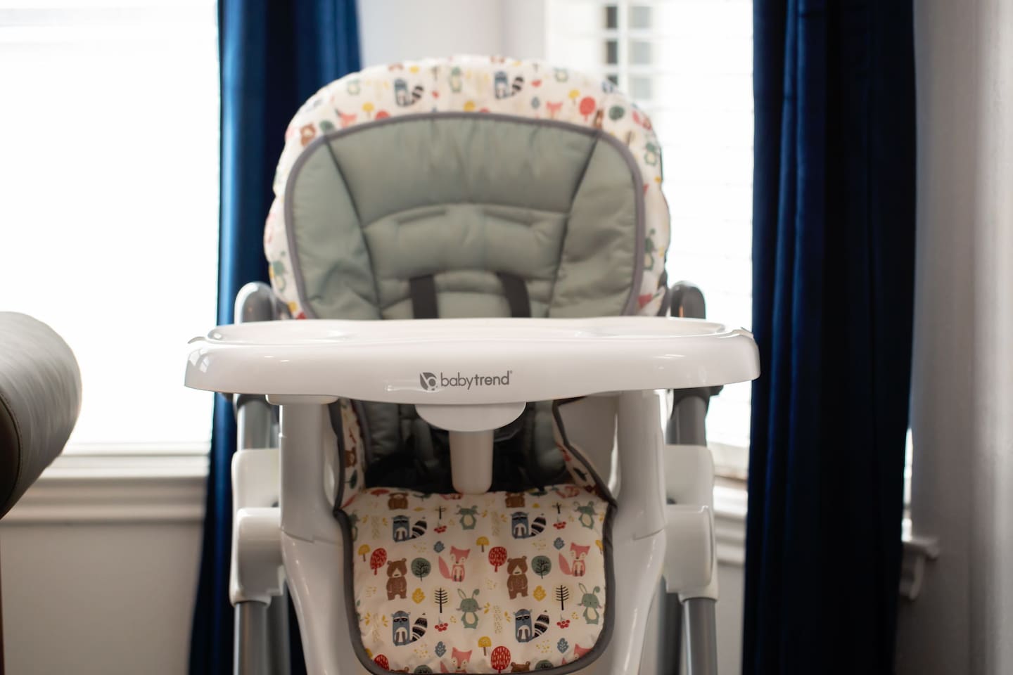 For families with young children, we’ve got a high chair available to make mealtime easy and fun! Your little one will love sitting comfortably at the table while you enjoy quality time with the whole group. ️