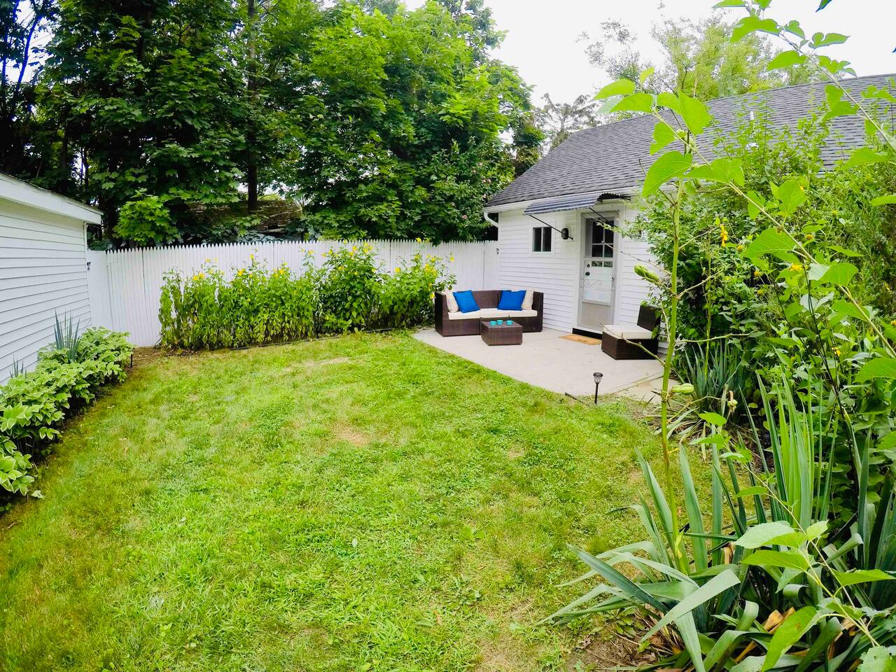 Great private outdoor space to relax!