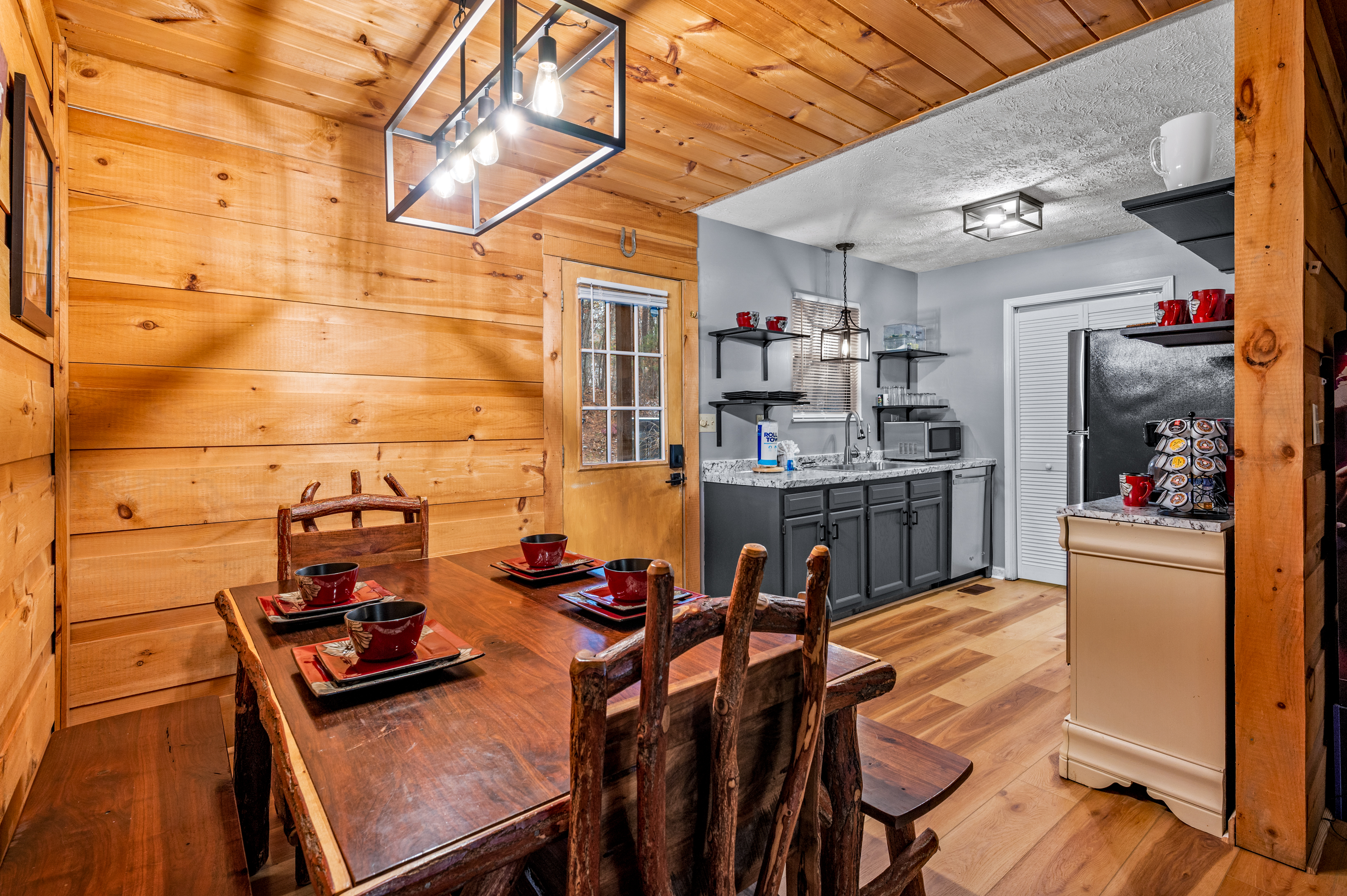 Dining area with seating for 6