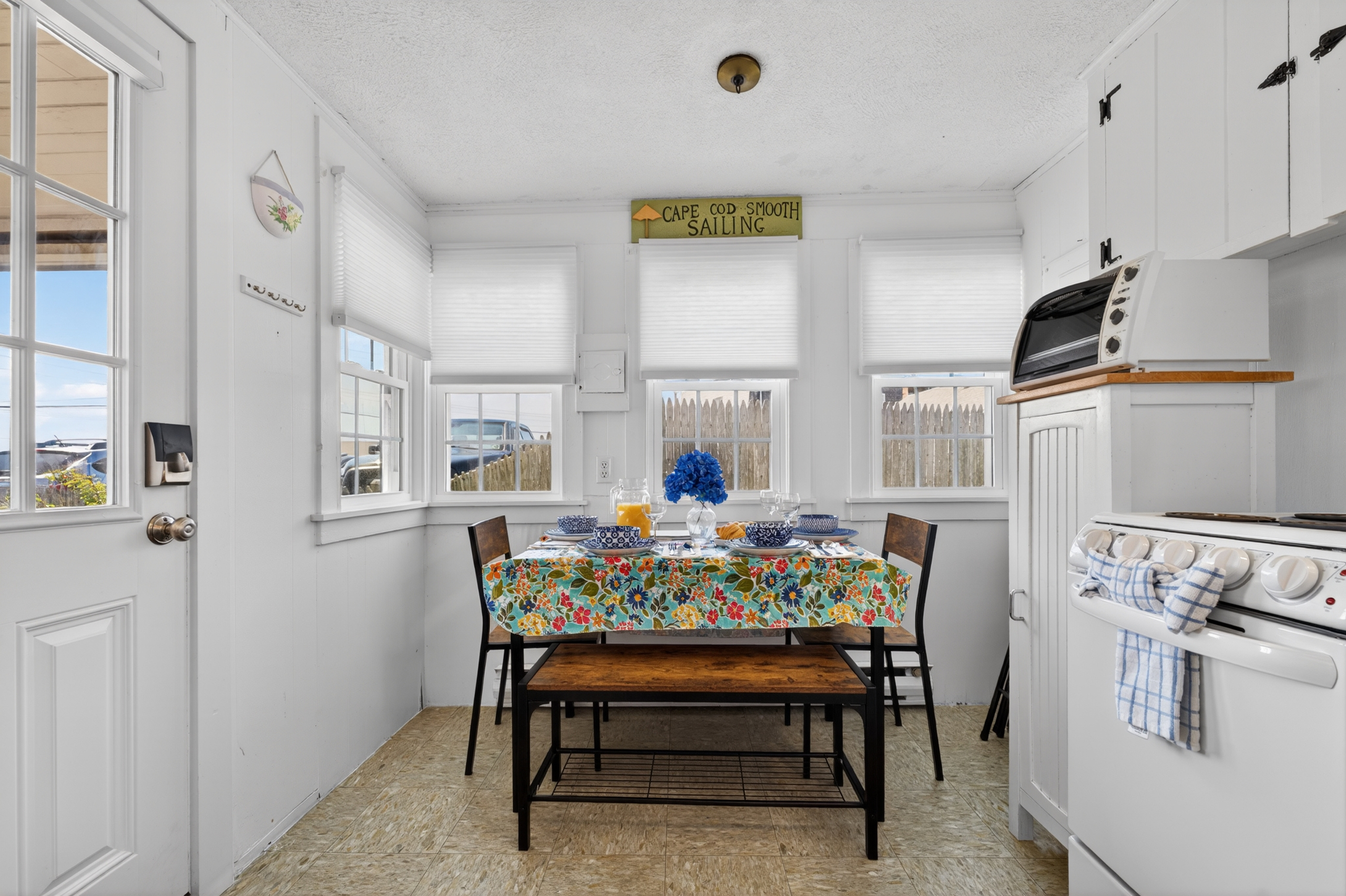 A cozy 4-seat dining area perfect for shared meals and conversation.