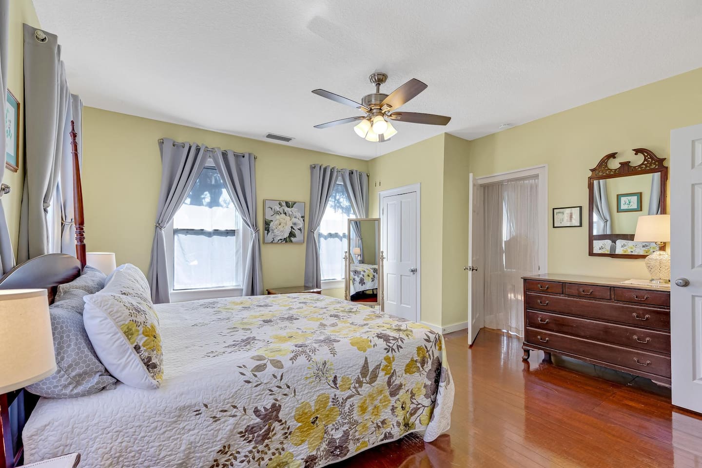 Master Bedroom (King)