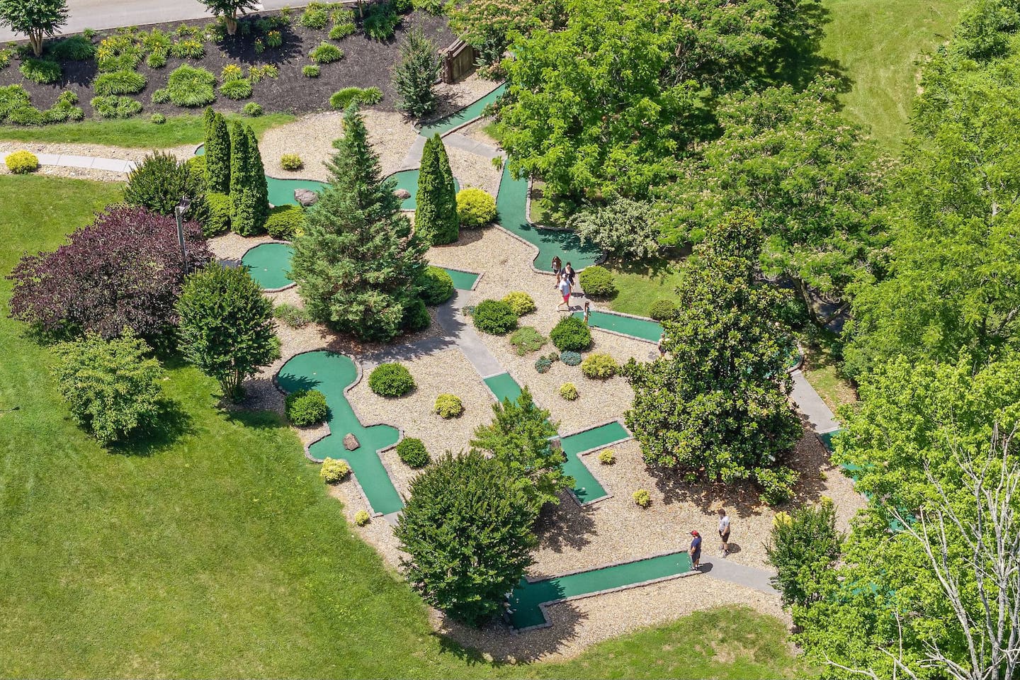 Putters and golf balls provided in the cabin.